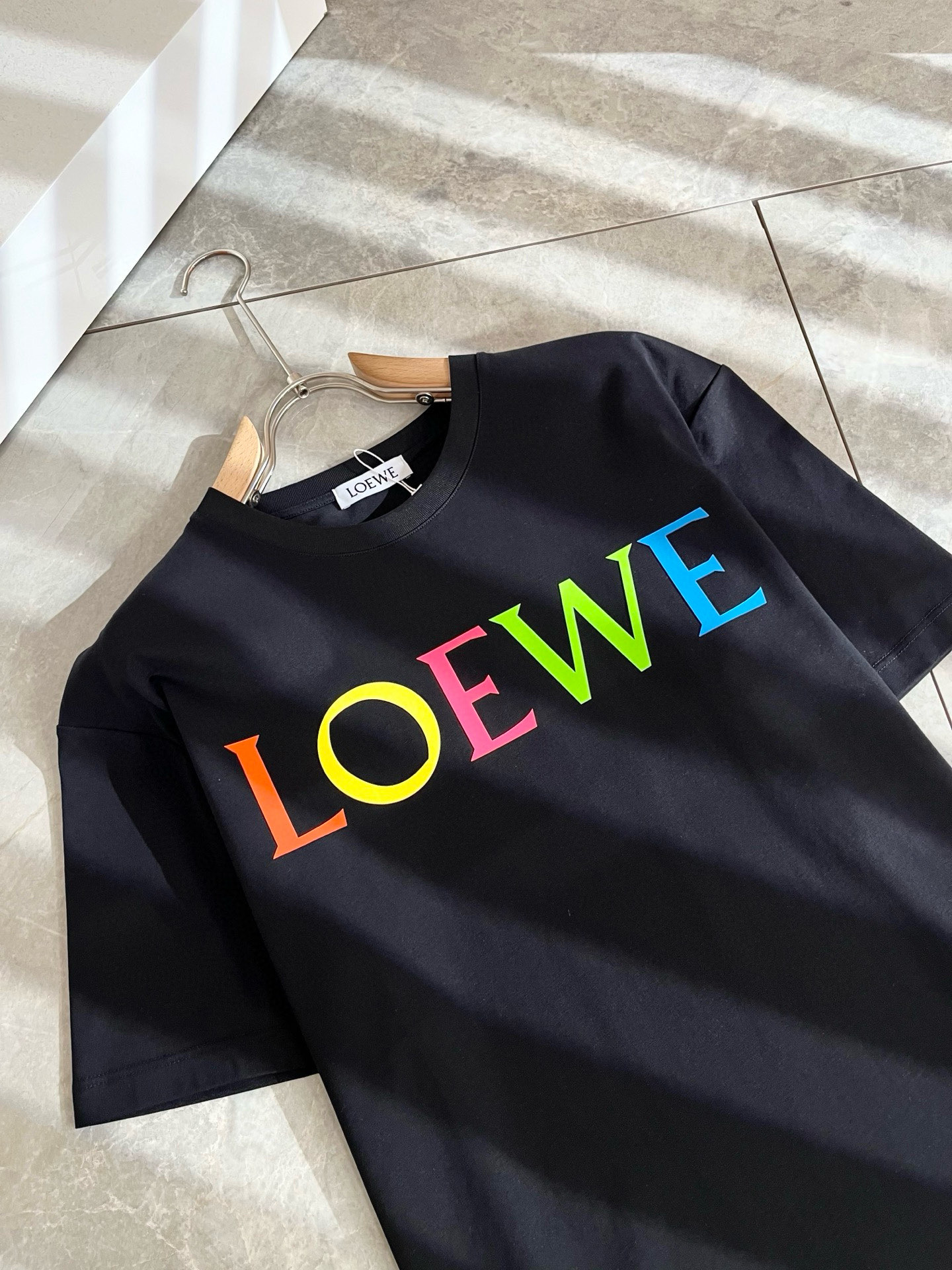 LOE*WE罗*威 2025春夏新款男女同款👫短袖T恤，意大利原厂订单渠道，极具个性高级风，标志logo