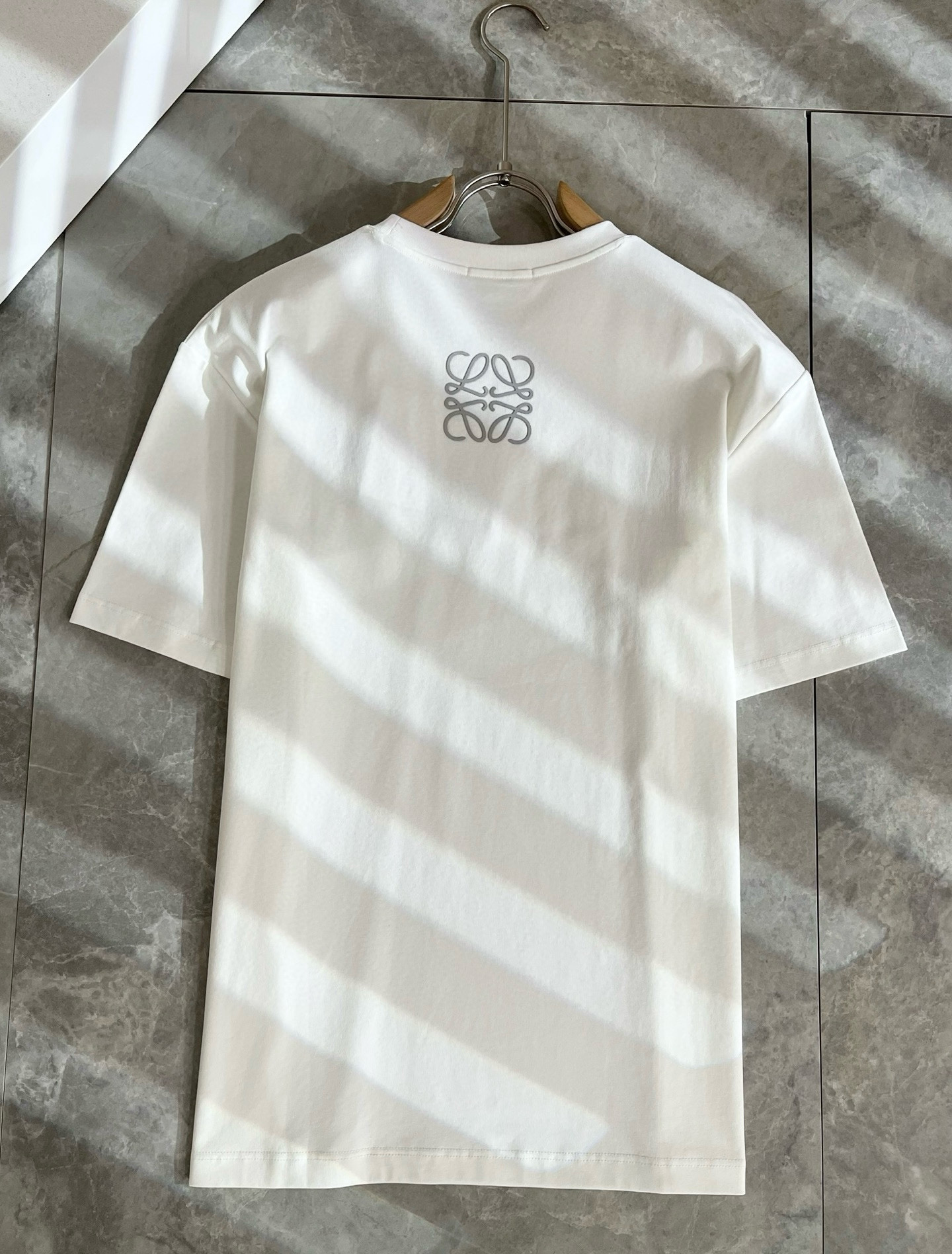LOE*WE罗*威 2025春夏新款男女同款👫短袖T恤，意大利原厂订单渠道，极具个性高级风，标志logo