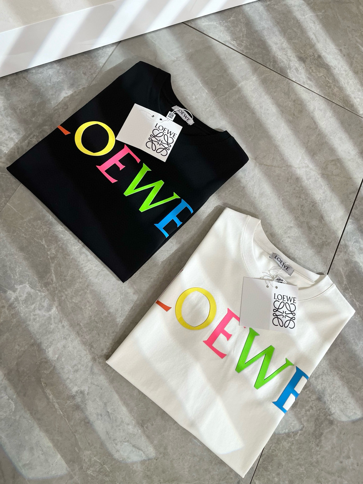 LOE*WE罗*威 2025春夏新款男女同款👫短袖T恤，意大利原厂订单渠道，极具个性高级风，标志logo