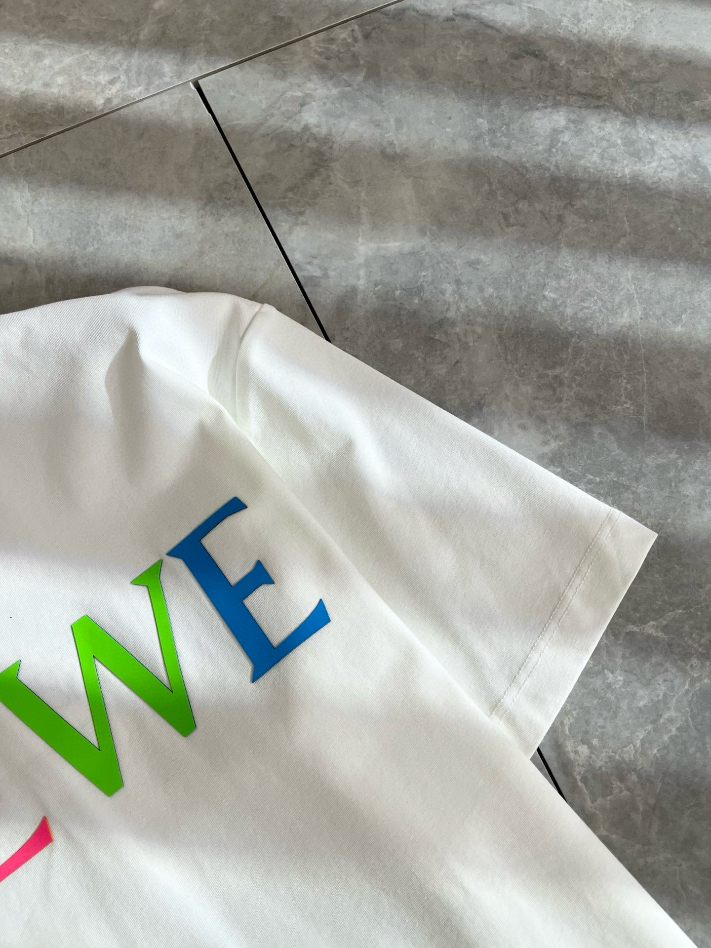 LOE*WE罗*威 2025春夏新款男女同款👫短袖T恤，意大利原厂订单渠道，极具个性高级风，标志logo