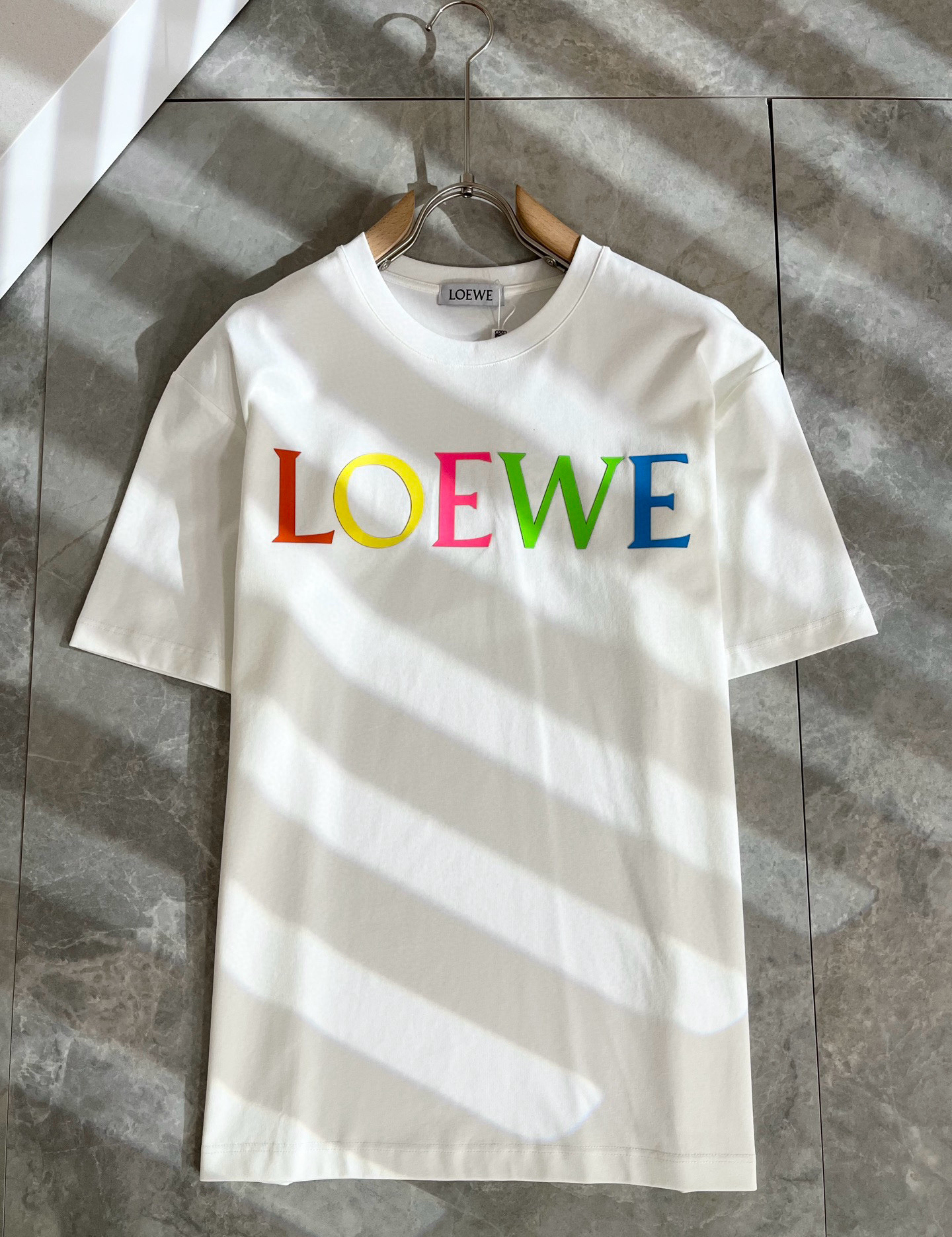 LOE*WE罗*威 2025春夏新款男女同款👫短袖T恤，意大利原厂订单渠道，极具个性高级风，标志logo