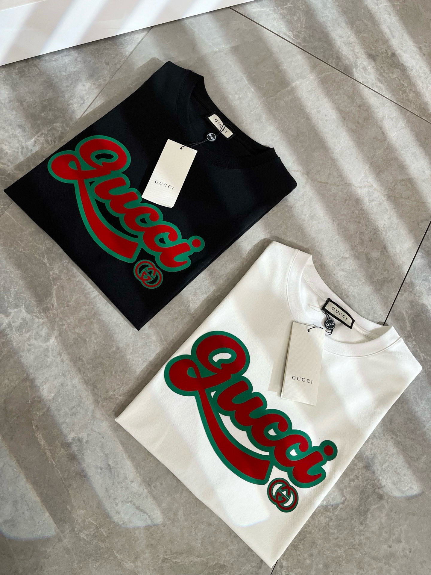 Gucc*古家 2025春夏新款男女同情侣款👫休闲宽松棉质圆领短袖T恤衫！贸易公司渠道稀出，同步官网发售