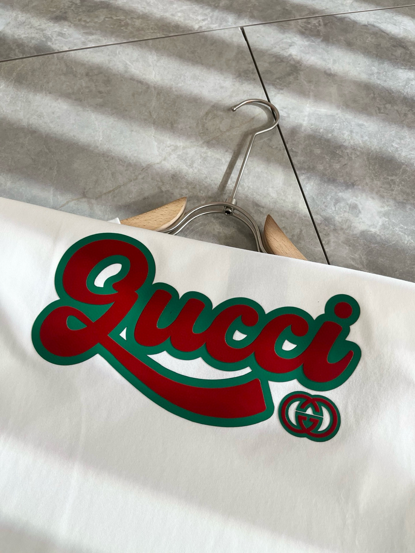 Gucc*古家 2025春夏新款男女同情侣款👫休闲宽松棉质圆领短袖T恤衫！贸易公司渠道稀出，同步官网发售