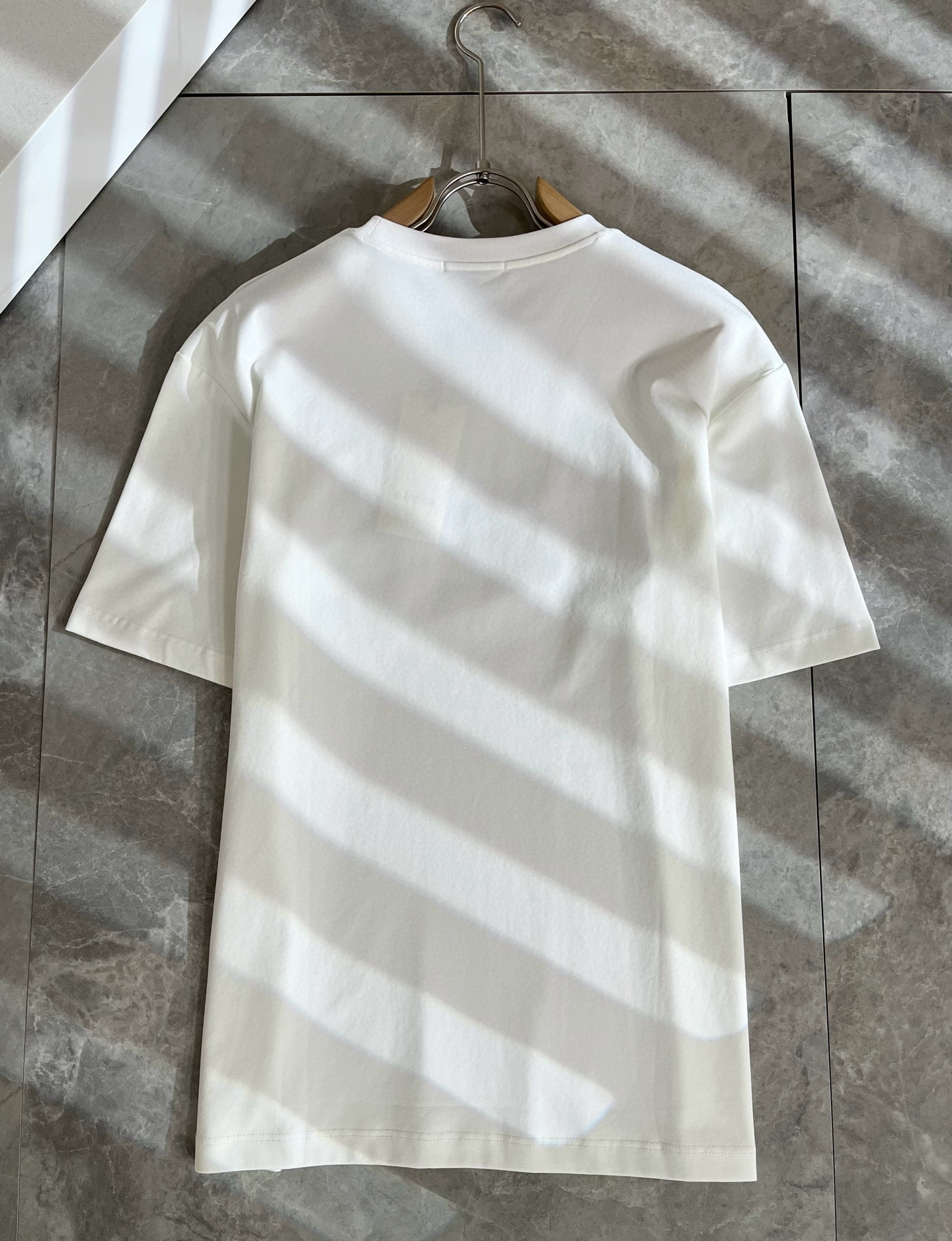 Gucc*古家 2025春夏新款男女同情侣款👫休闲宽松棉质圆领短袖T恤衫！贸易公司渠道稀出，同步官网发售