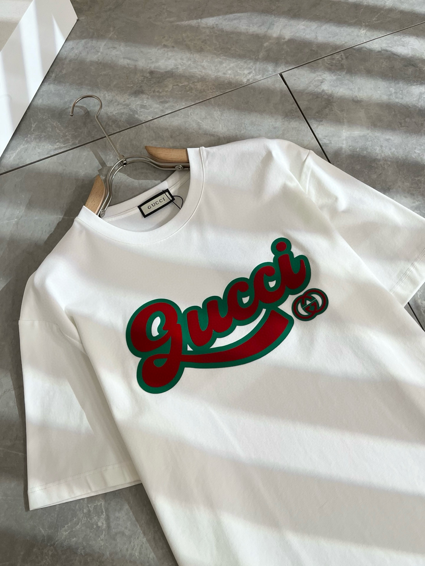 Gucc*古家 2025春夏新款男女同情侣款👫休闲宽松棉质圆领短袖T恤衫！贸易公司渠道稀出，同步官网发售