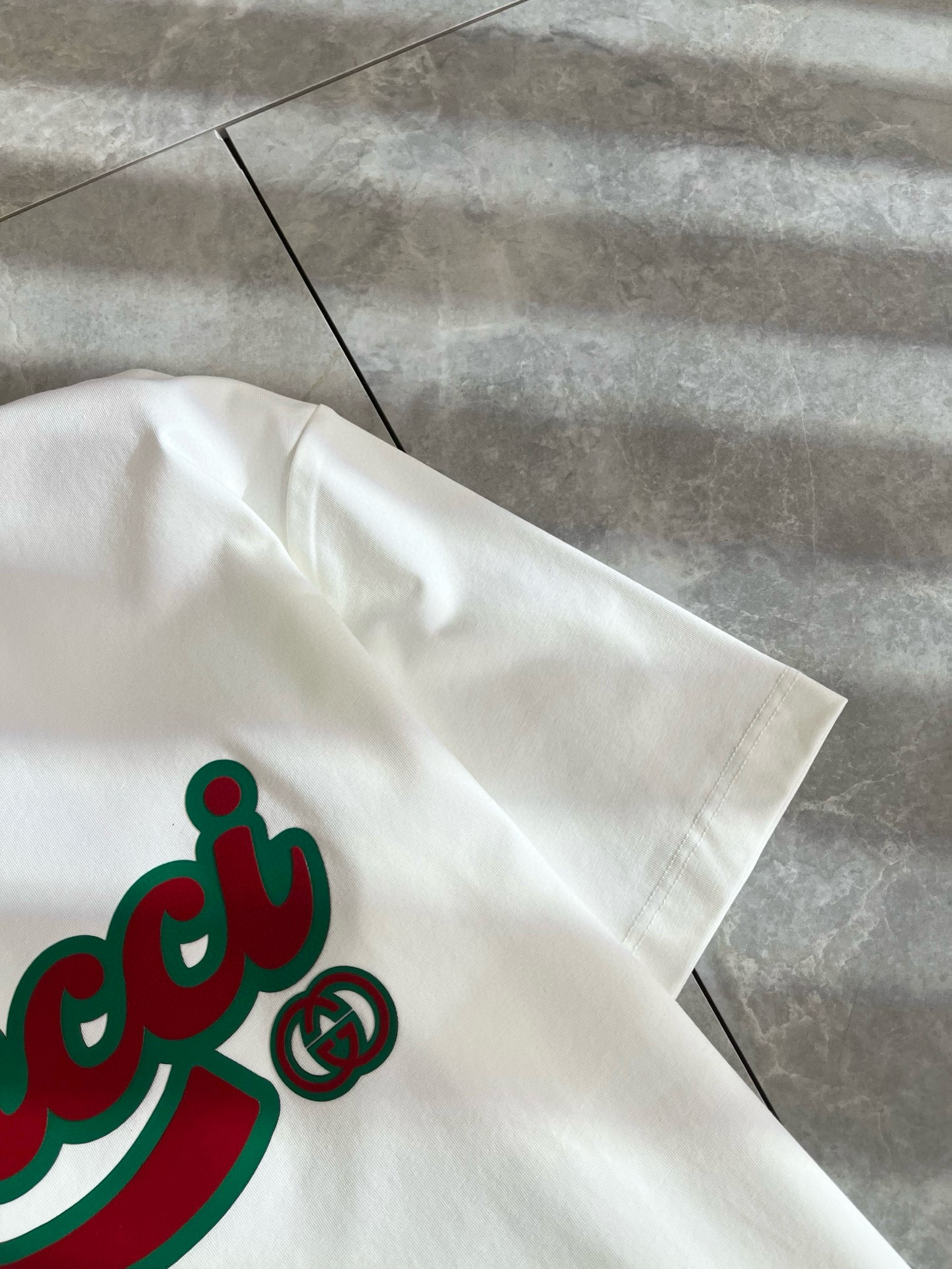 Gucc*古家 2025春夏新款男女同情侣款👫休闲宽松棉质圆领短袖T恤衫！贸易公司渠道稀出，同步官网发售