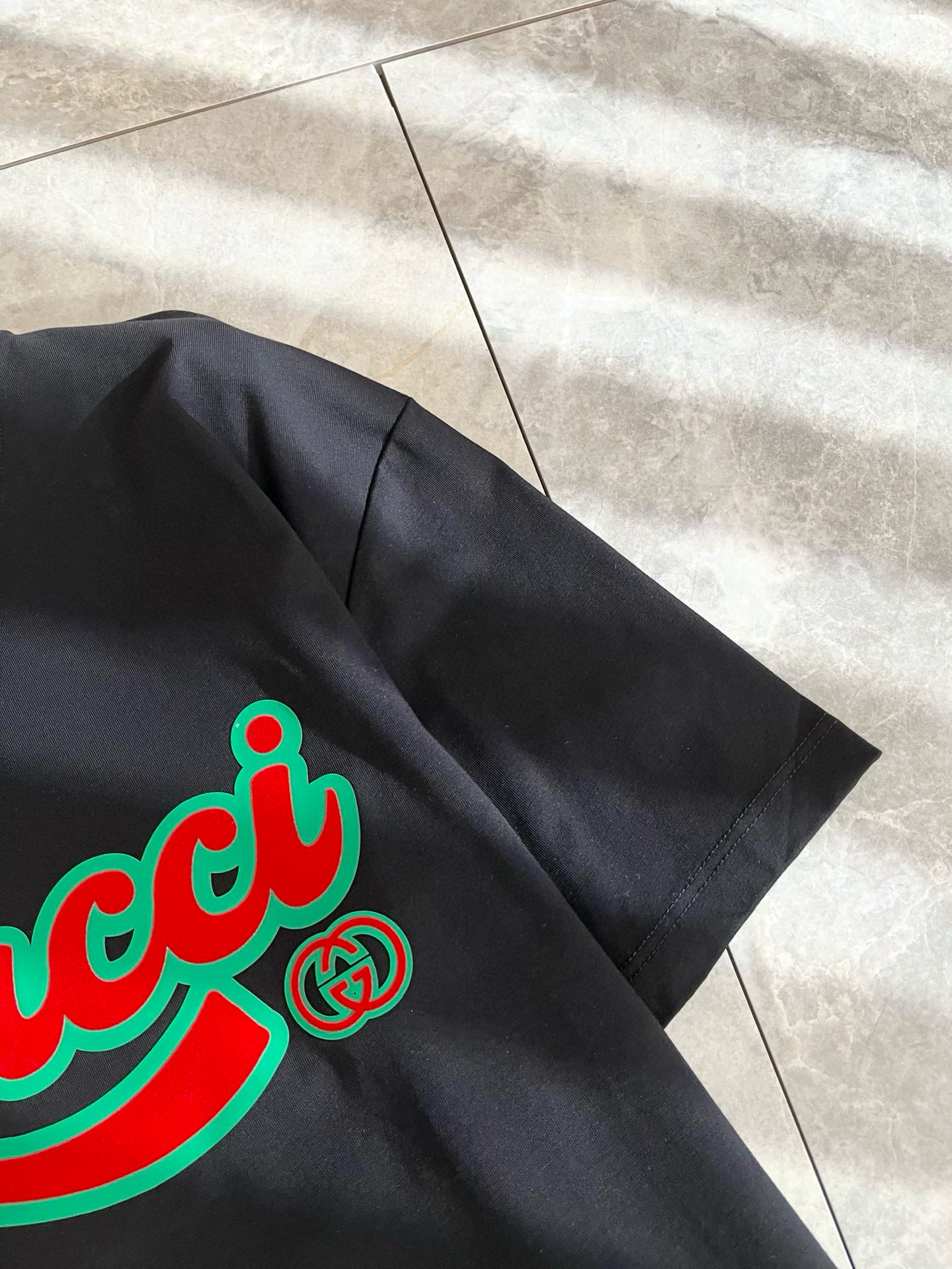 Gucc*古家 2025春夏新款男女同情侣款👫休闲宽松棉质圆领短袖T恤衫！贸易公司渠道稀出，同步官网发售