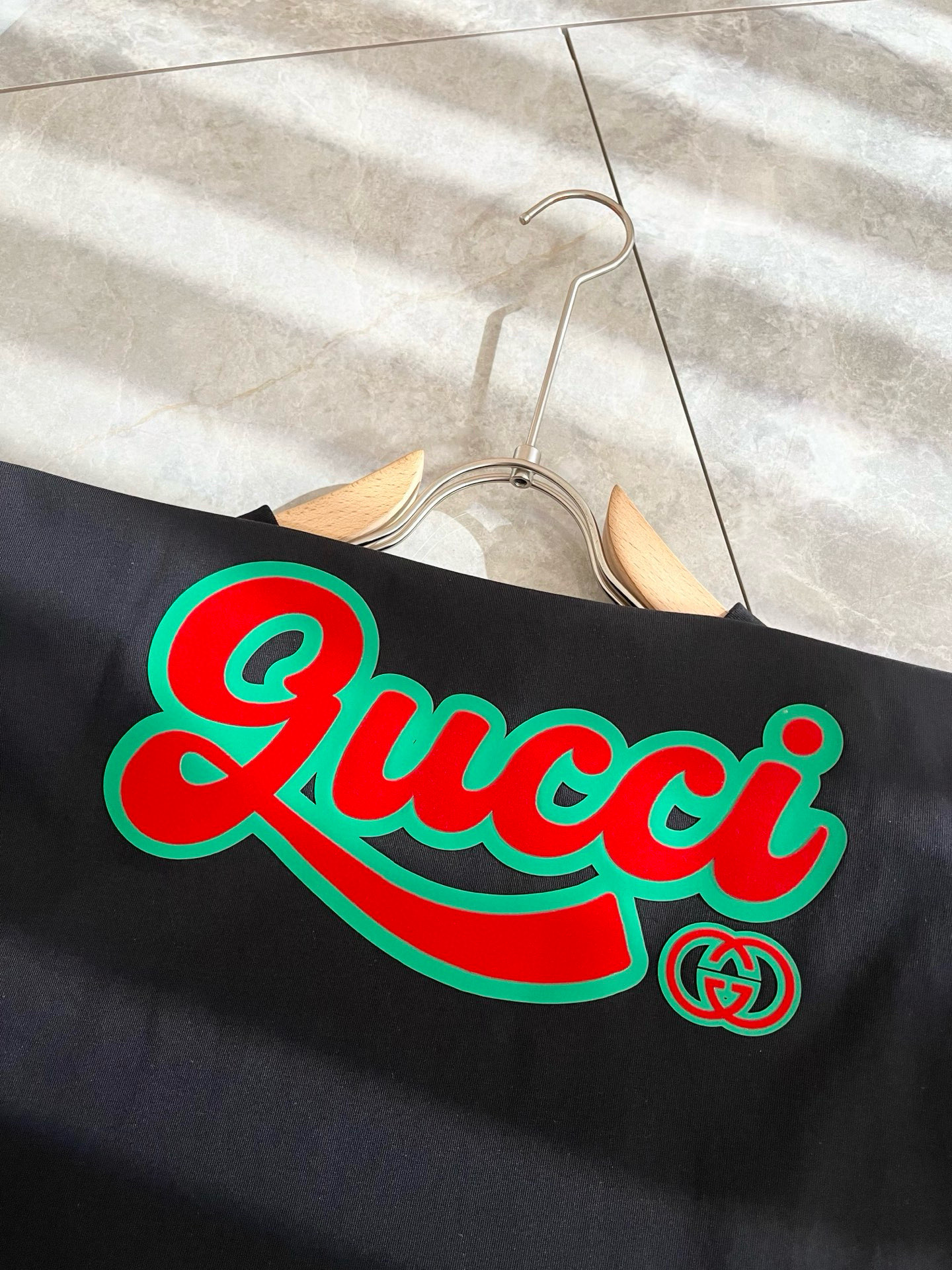 Gucc*古家 2025春夏新款男女同情侣款👫休闲宽松棉质圆领短袖T恤衫！贸易公司渠道稀出，同步官网发售