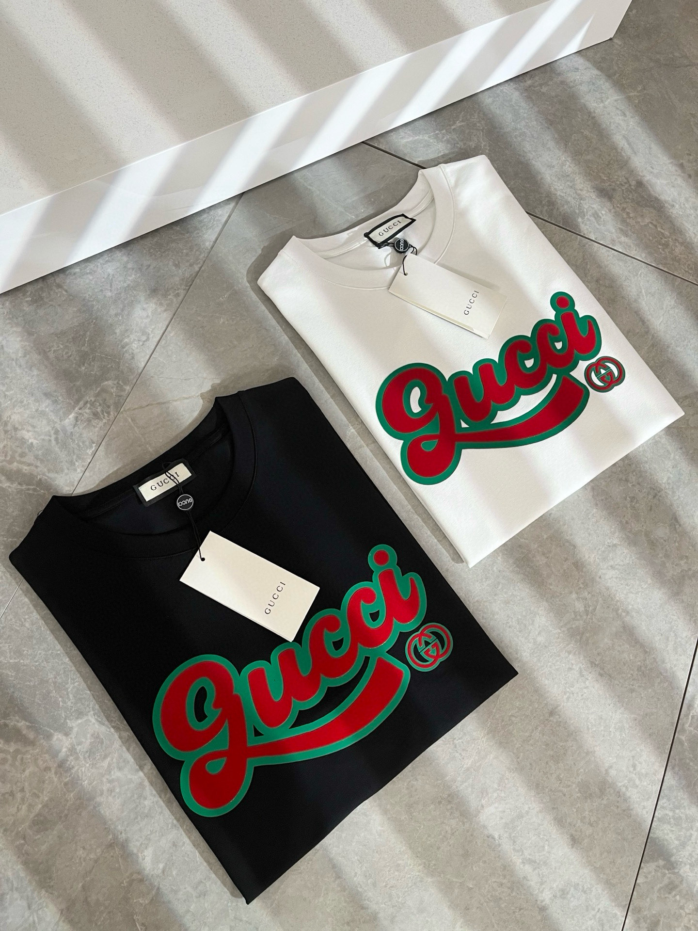 Gucc*古家 2025春夏新款男女同情侣款👫休闲宽松棉质圆领短袖T恤衫！贸易公司渠道稀出，同步官网发售