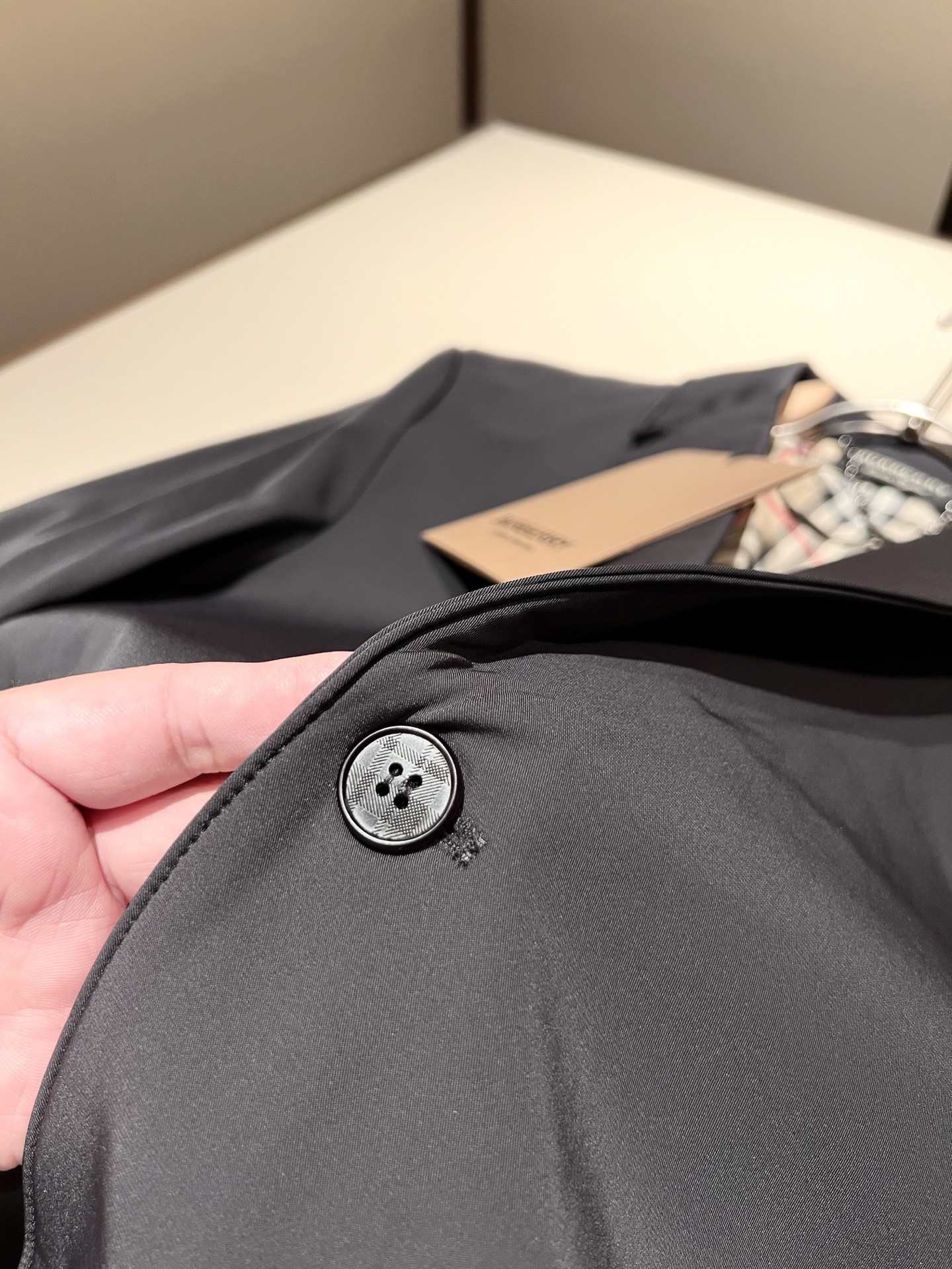 Bur*erry 巴*莉 2025秋季新款经典男士西装夹克外套，品牌经典格子设计元素！既不单调也不复杂,