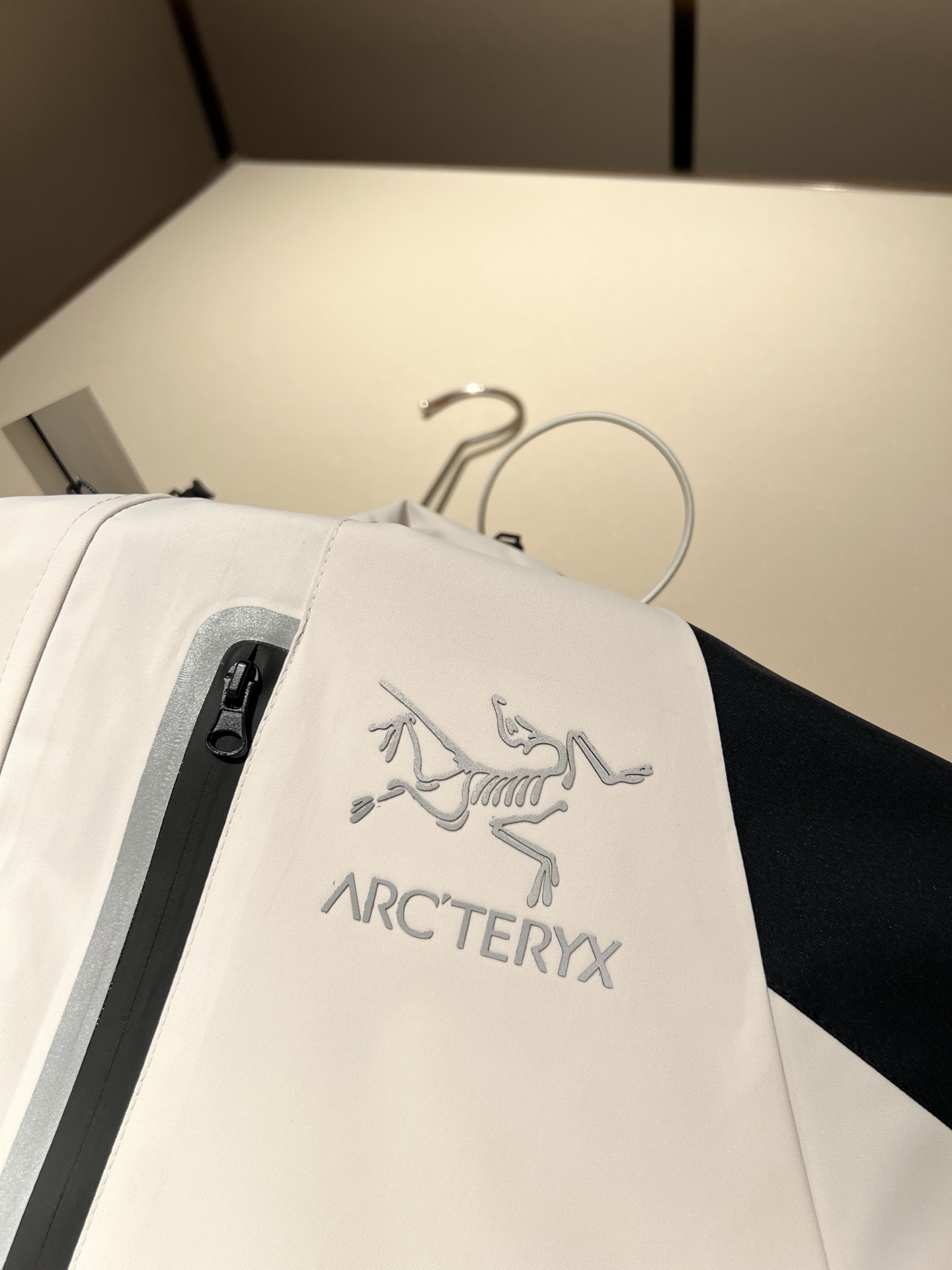 ARCTER*X始*祖鸟 2025秋冬新款男女同款👫夹克外套，户外品牌可能大家第一想到的就是加拿大鹅、始