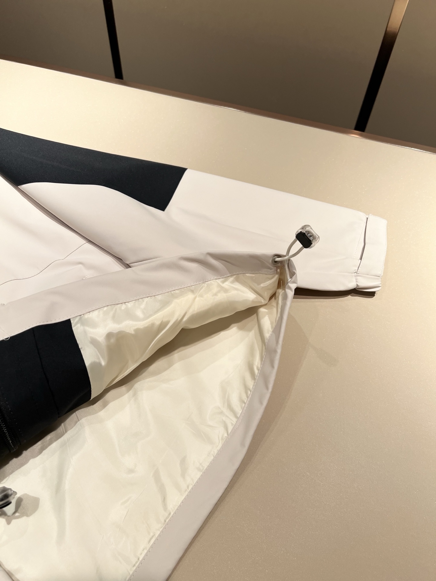 ARCTER*X始*祖鸟 2025秋冬新款男女同款👫夹克外套，户外品牌可能大家第一想到的就是加拿大鹅、始