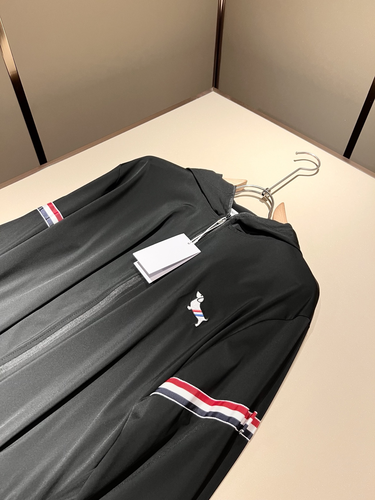 ThomBrow*e汤姆*朗2025春夏新款夹克外套！今年的专柜新品，男士超软面料帅酷爆款 防晒衣外套。