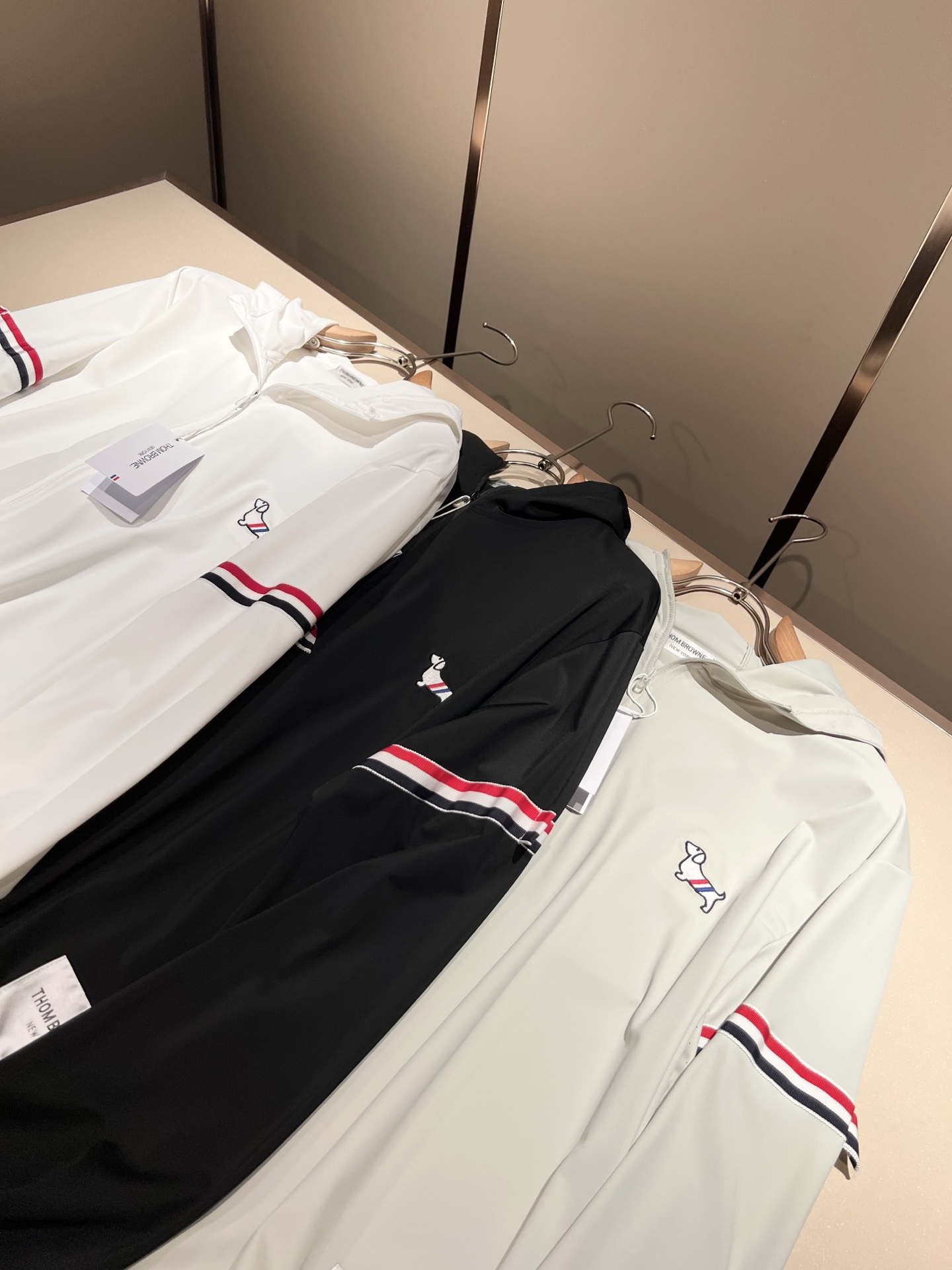 ThomBrow*e汤姆*朗2025春夏新款夹克外套！今年的专柜新品，男士超软面料帅酷爆款 防晒衣外套。