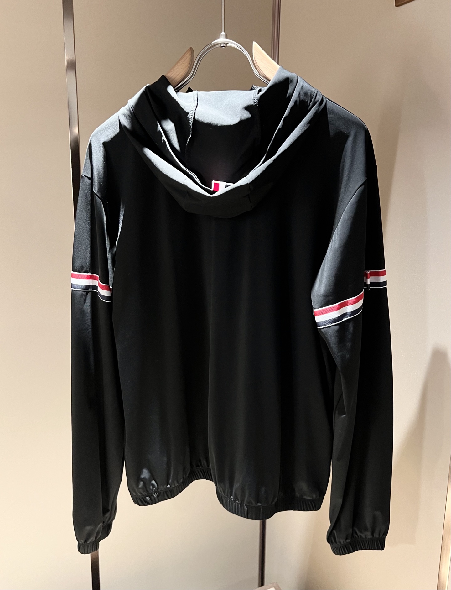 ThomBrow*e汤姆*朗2025春夏新款夹克外套！今年的专柜新品，男士超软面料帅酷爆款 防晒衣外套。