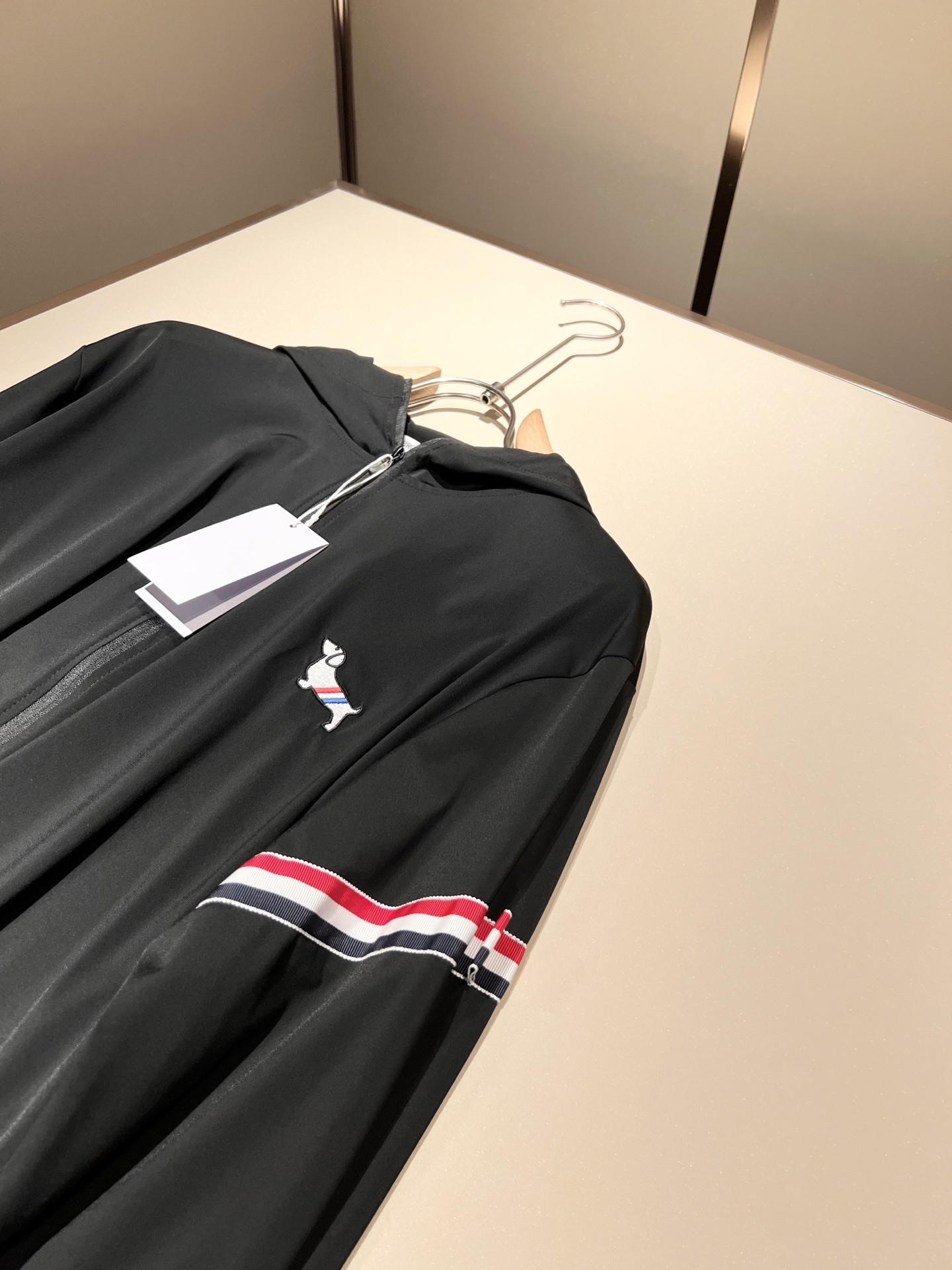 ThomBrow*e汤姆*朗2025春夏新款夹克外套！今年的专柜新品，男士超软面料帅酷爆款 防晒衣外套。