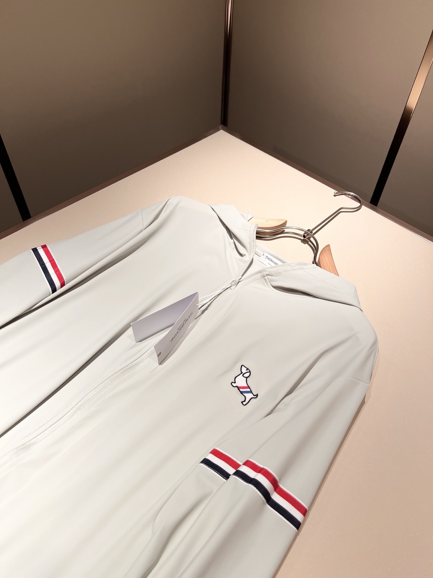 ThomBrow*e汤姆*朗2025春夏新款夹克外套！今年的专柜新品，男士超软面料帅酷爆款 防晒衣外套。