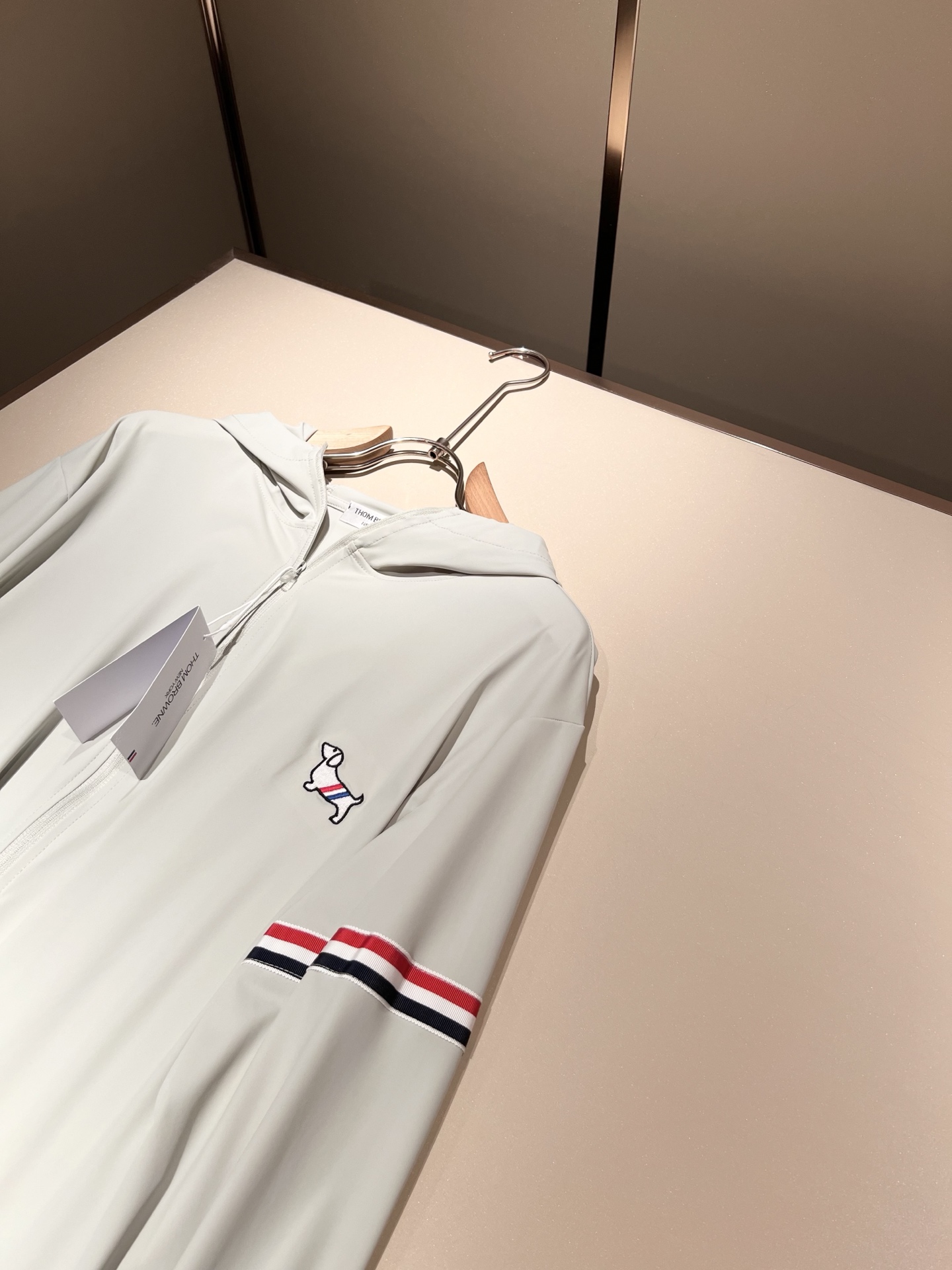 ThomBrow*e汤姆*朗2025春夏新款夹克外套！今年的专柜新品，男士超软面料帅酷爆款 防晒衣外套。