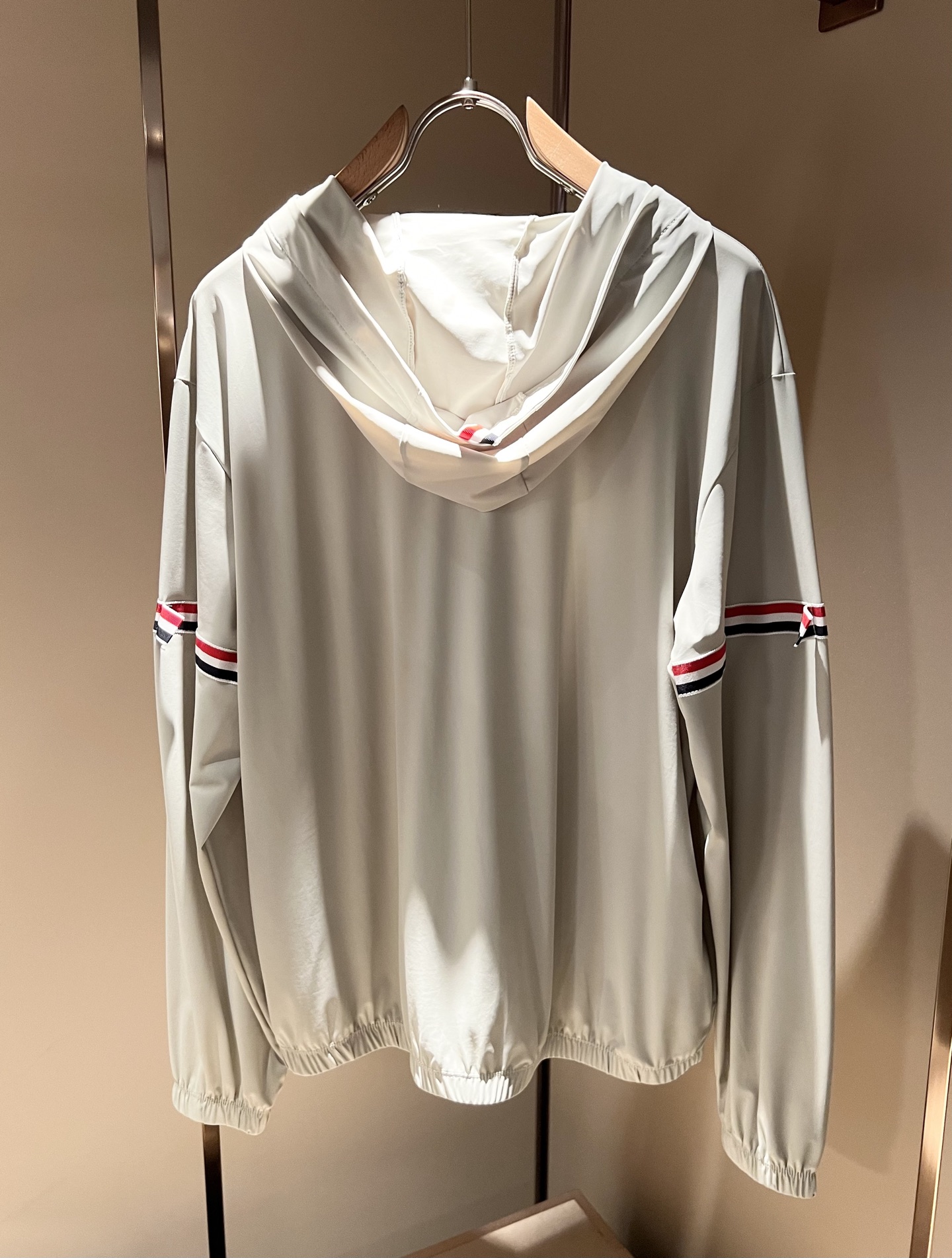 ThomBrow*e汤姆*朗2025春夏新款夹克外套！今年的专柜新品，男士超软面料帅酷爆款 防晒衣外套。