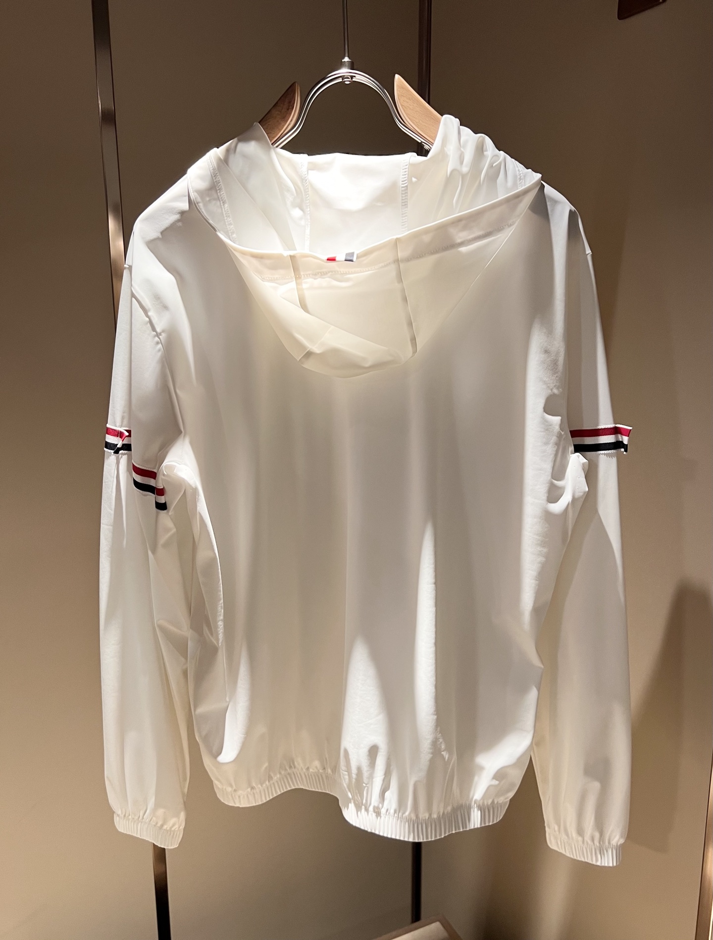 ThomBrow*e汤姆*朗2025春夏新款夹克外套！今年的专柜新品，男士超软面料帅酷爆款 防晒衣外套。