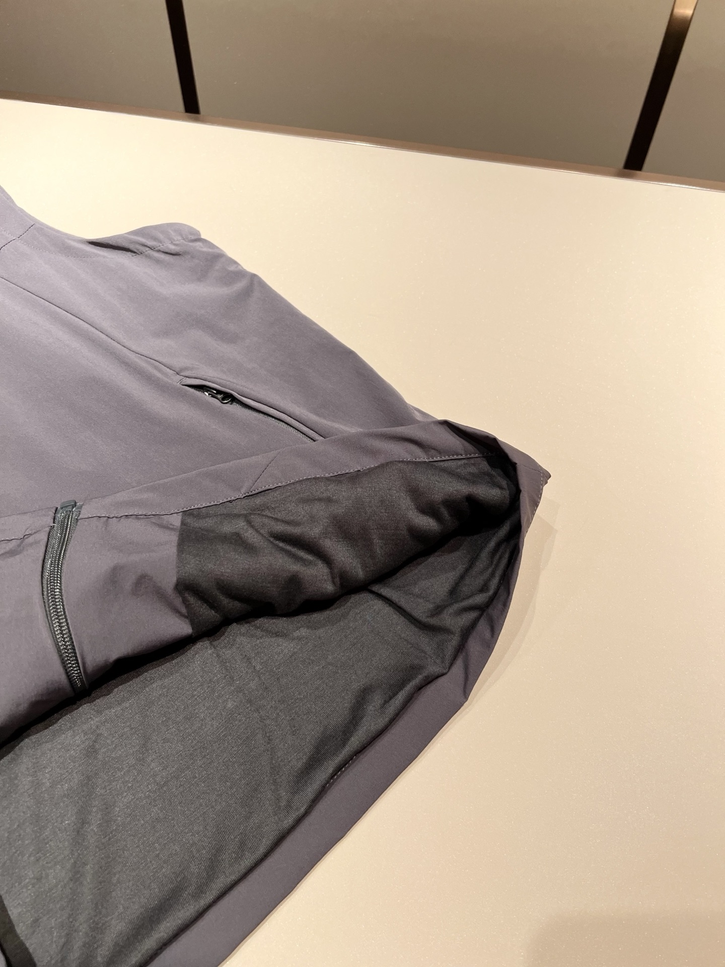 迪桑特DESCENTE，⚠️双面穿，2025秋冬新款男女同款马甲，自1935年荣耀至今的专业运动品牌。8