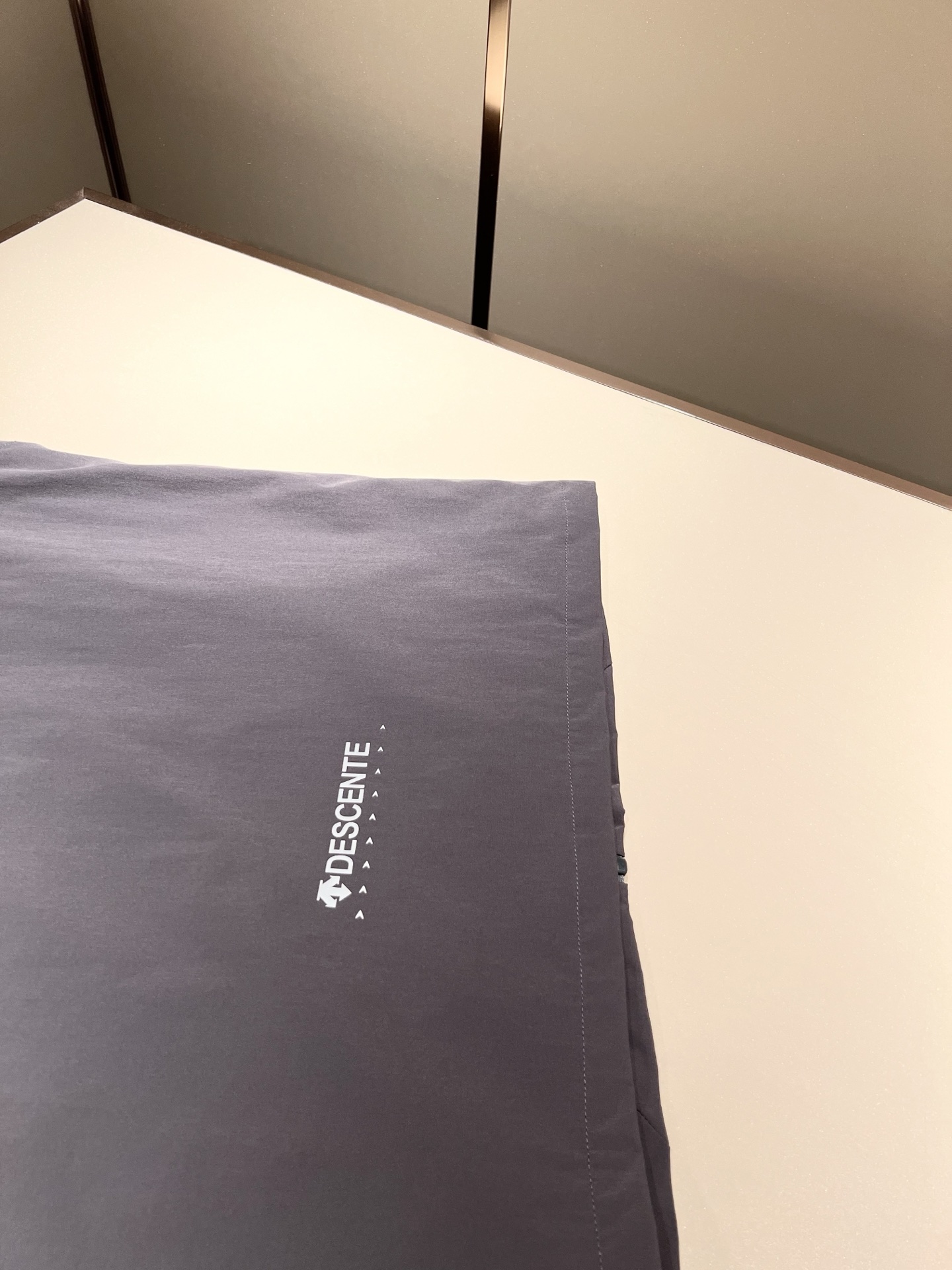 迪桑特DESCENTE，⚠️双面穿，2025秋冬新款男女同款马甲，自1935年荣耀至今的专业运动品牌。8