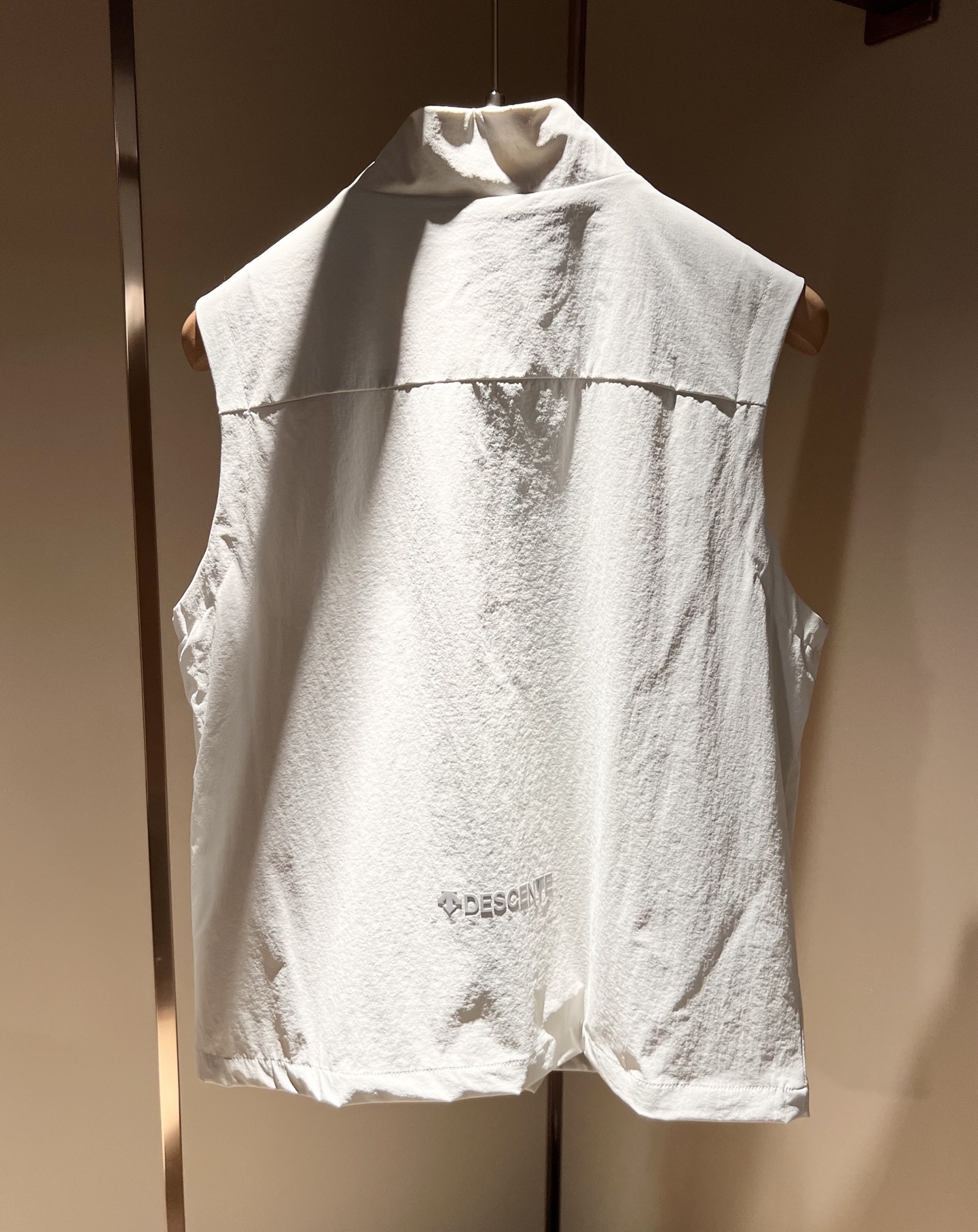 迪桑特DESCENTE，⚠️双面穿，2025秋冬新款男女同款马甲，自1935年荣耀至今的专业运动品牌。8