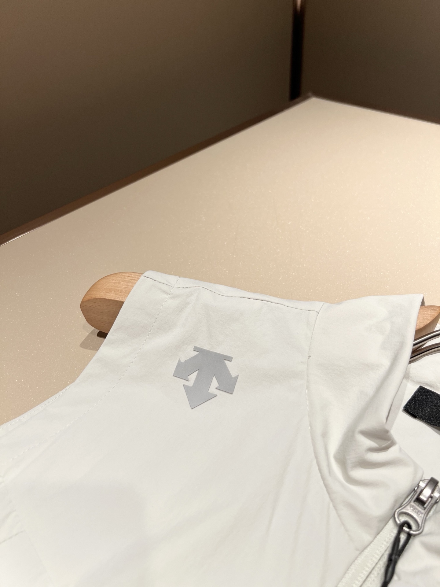 迪桑特DESCENTE，⚠️双面穿，2025秋冬新款男女同款马甲，自1935年荣耀至今的专业运动品牌。8