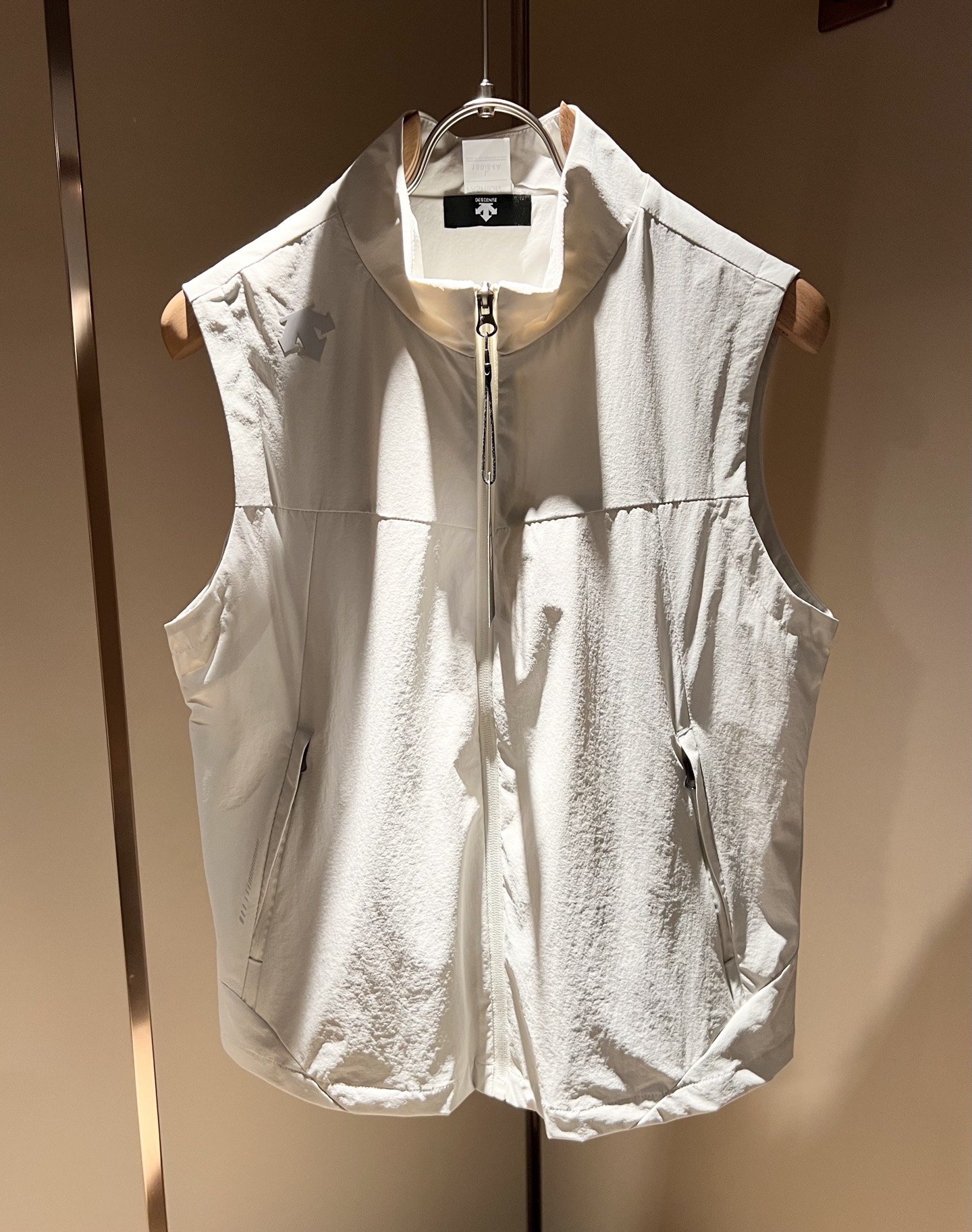 迪桑特DESCENTE，⚠️双面穿，2025秋冬新款男女同款马甲，自1935年荣耀至今的专业运动品牌。8