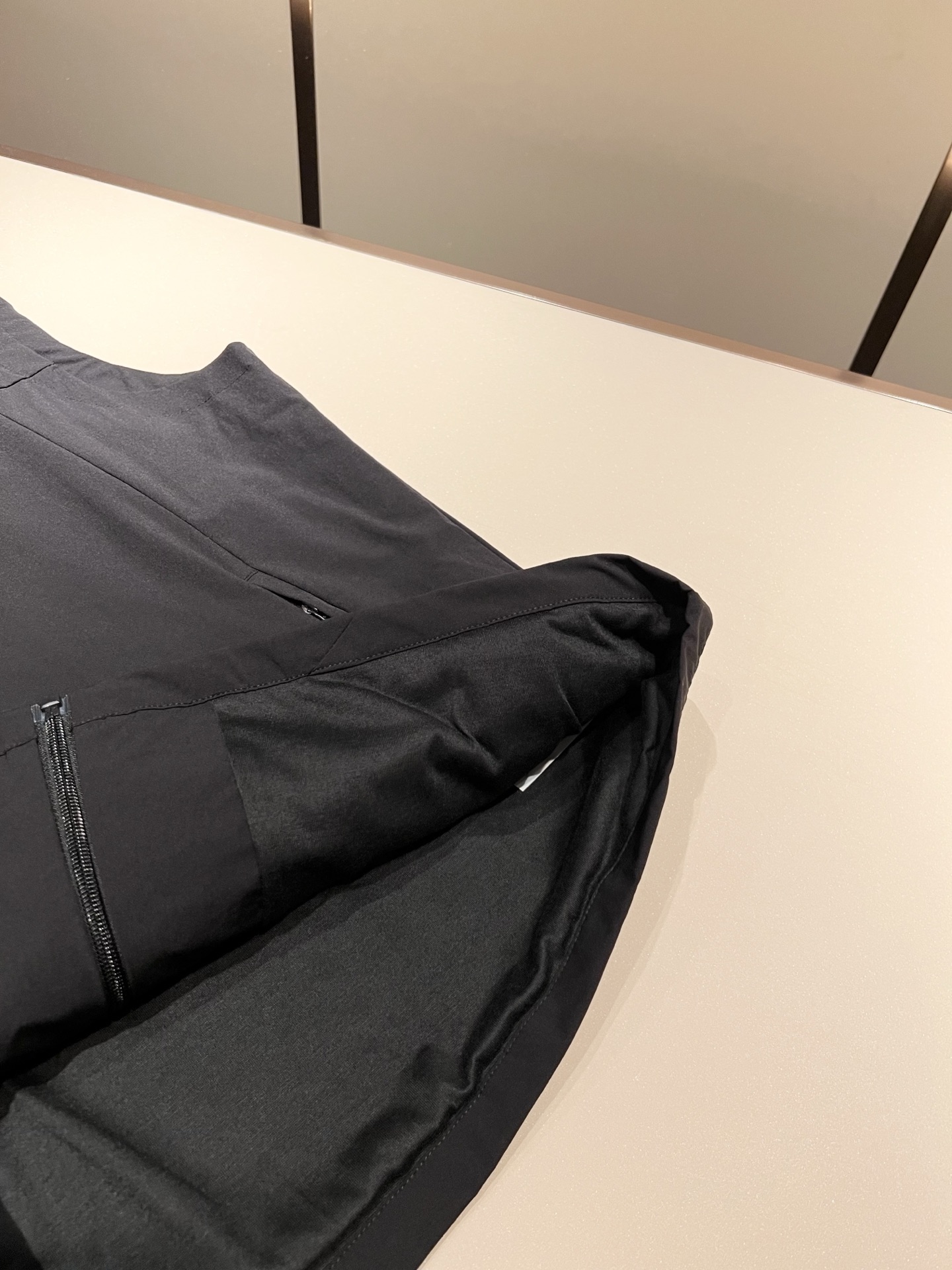 迪桑特DESCENTE，⚠️双面穿，2025秋冬新款男女同款马甲，自1935年荣耀至今的专业运动品牌。8