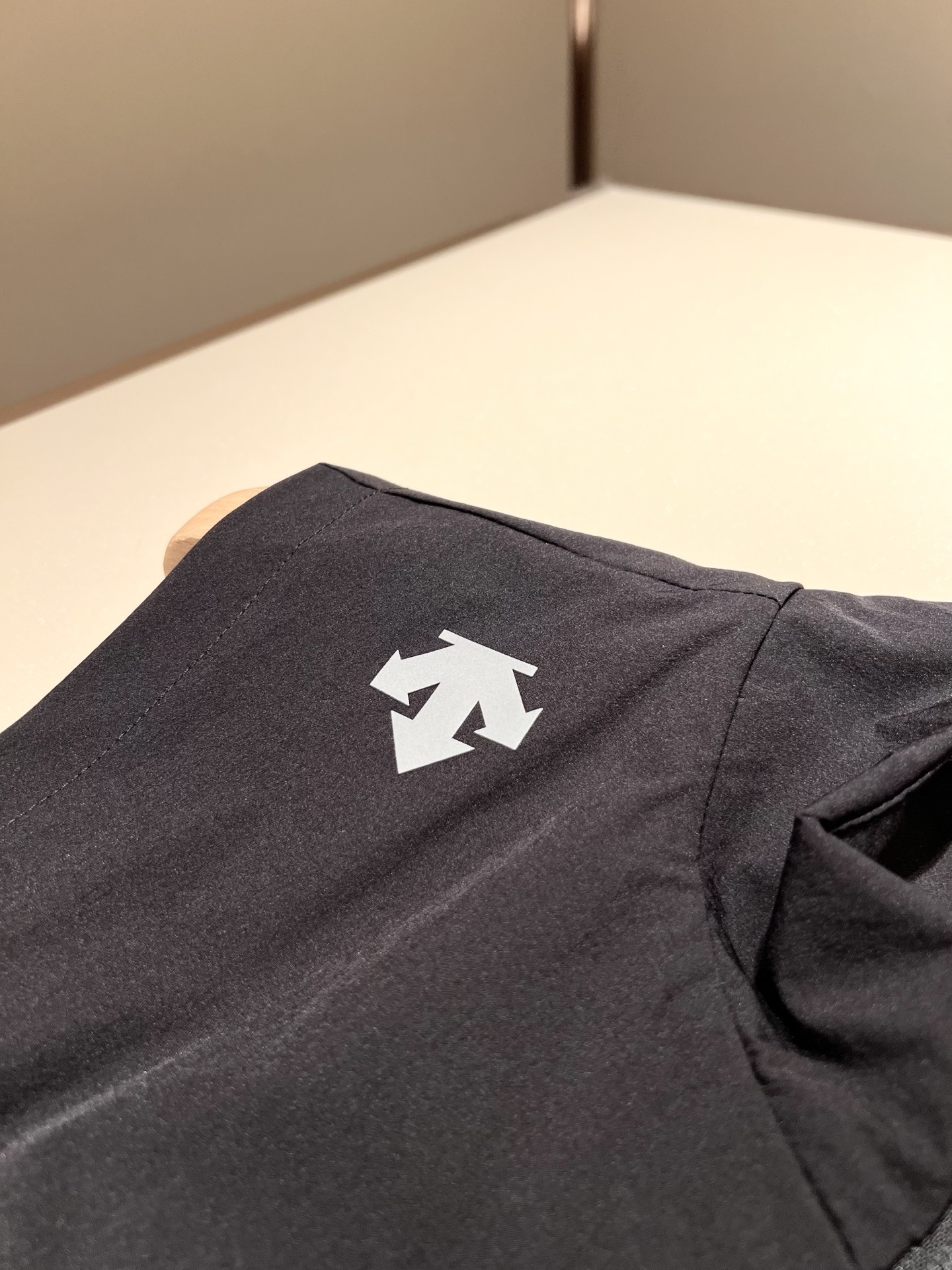 迪桑特DESCENTE，⚠️双面穿，2025秋冬新款男女同款马甲，自1935年荣耀至今的专业运动品牌。8