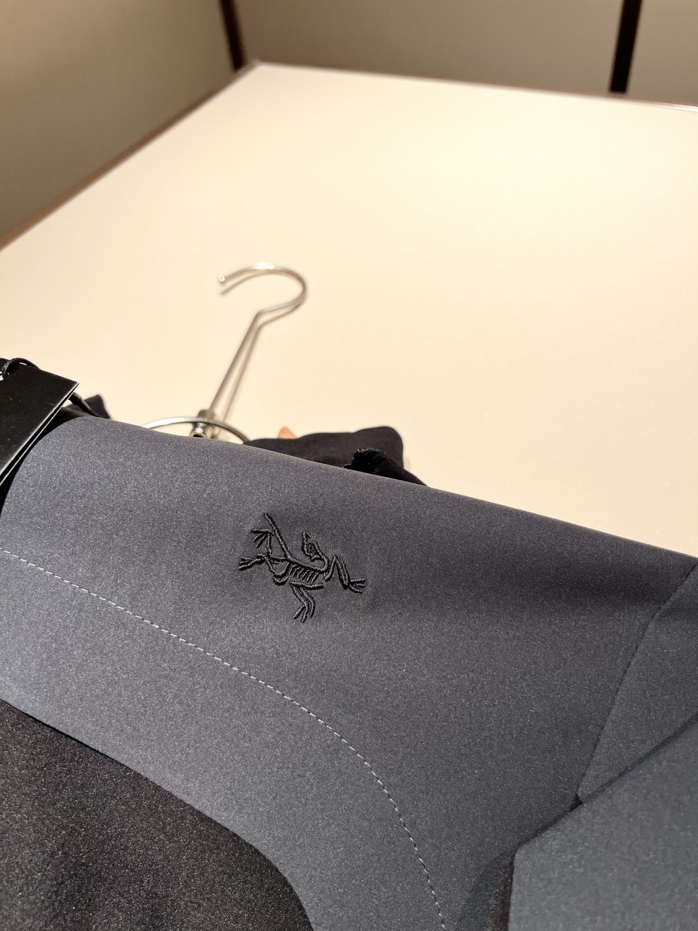 ARCTER*X始*祖鸟 2025秋冬新款男女同款👫夹克外套，户外品牌可能大家第一想到的就是加拿大鹅、始