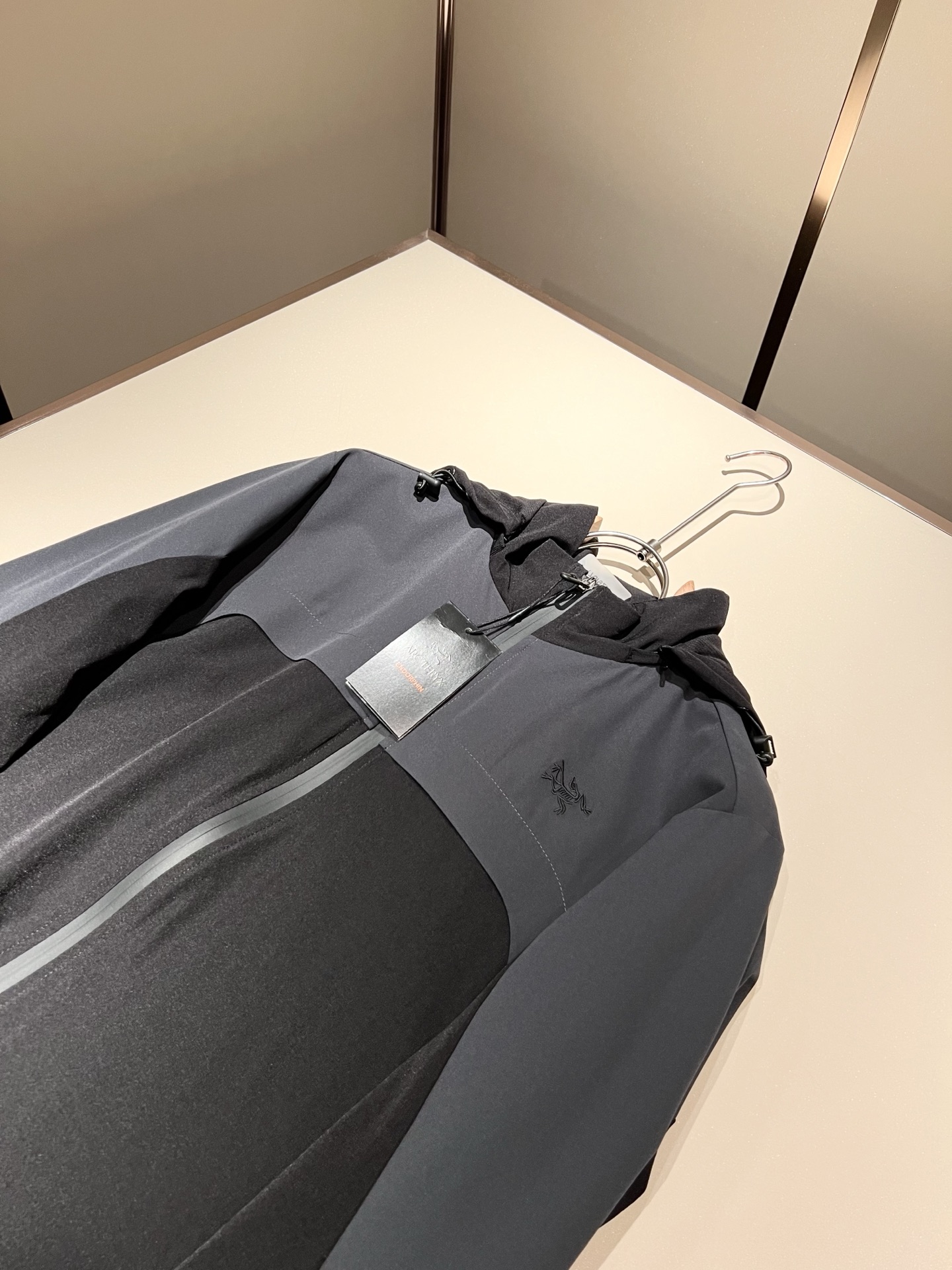 ARCTER*X始*祖鸟 2025秋冬新款男女同款👫夹克外套，户外品牌可能大家第一想到的就是加拿大鹅、始