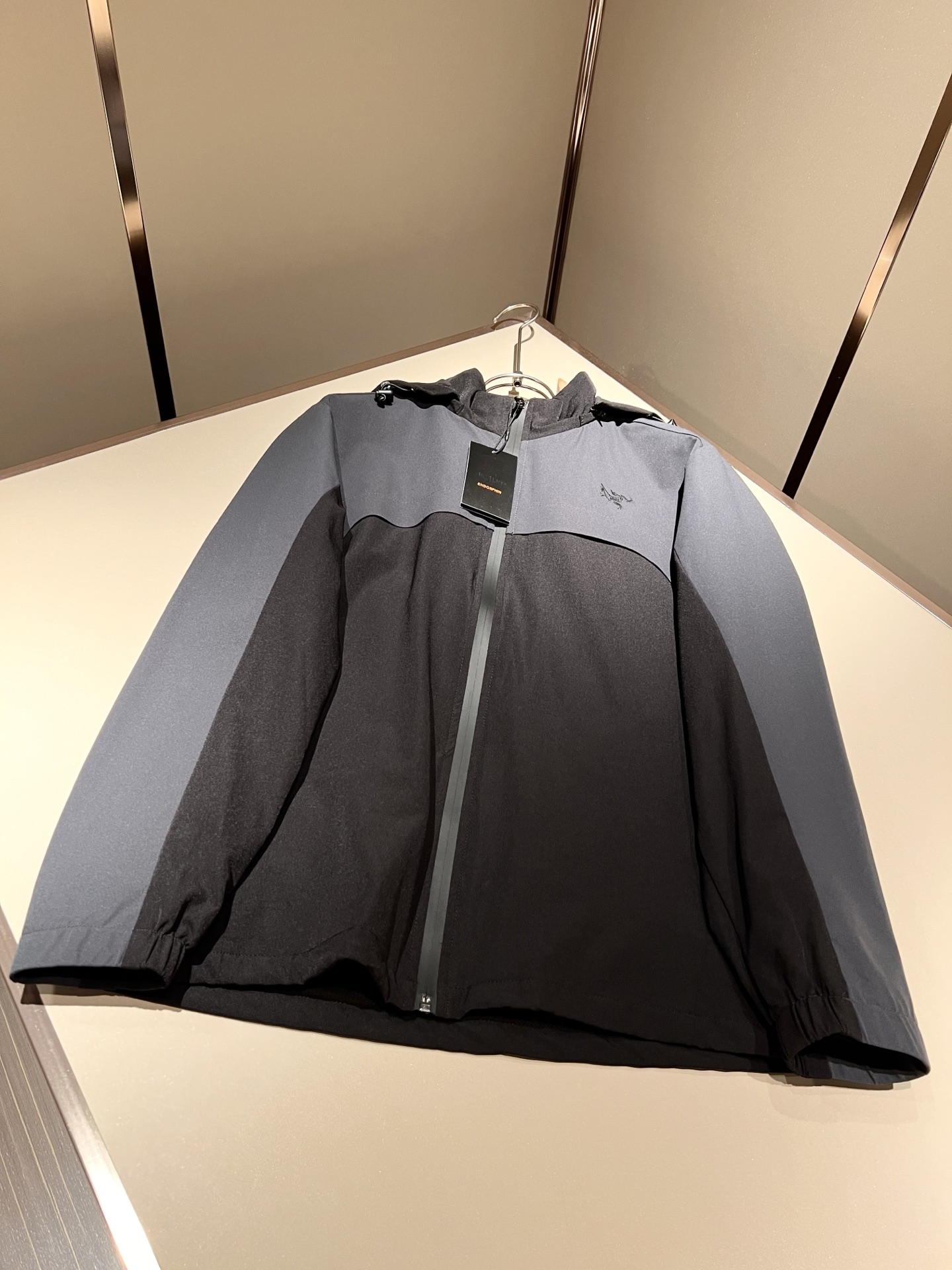 ARCTER*X始*祖鸟 2025秋冬新款男女同款👫夹克外套，户外品牌可能大家第一想到的就是加拿大鹅、始