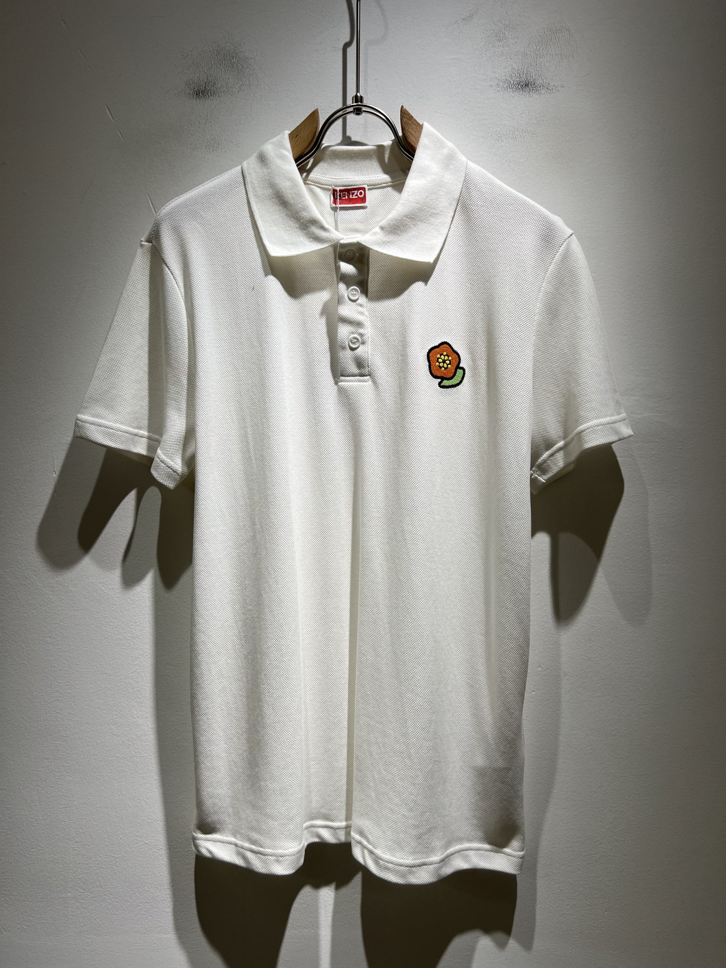 NO:514113,KENZ*Takata*3 The new short-sleeved Polo shirt for men and women in spring and summer 2025 is the same short-sleeved Polo shirt for men and women. The new products that have been improved in inheriting classic works are more three-dimensional and have embroidered letter logo pattern on the chest!  It means that you have great power and richness!  A must-have item in the Year of the Tiger, customized original pure cotton fabric. If you like it, hurry up and buy it!  First-in, first served!  Size M-3XL, T-shirt,alexander wang19860909KENZ*高田*三 2025春夏新品男女同款短袖Polo衫,传承经典著作改良后的新品更加的具有立体感官,胸前字母logo图案刺绣 设计！代表着虎虎生威,富富有余！虎年必备单品,定制原版纯棉面料.有喜欢赶紧入手吧！先入先得！尺码M-3XL,,T-shirt,alexander wang,Men's clothing