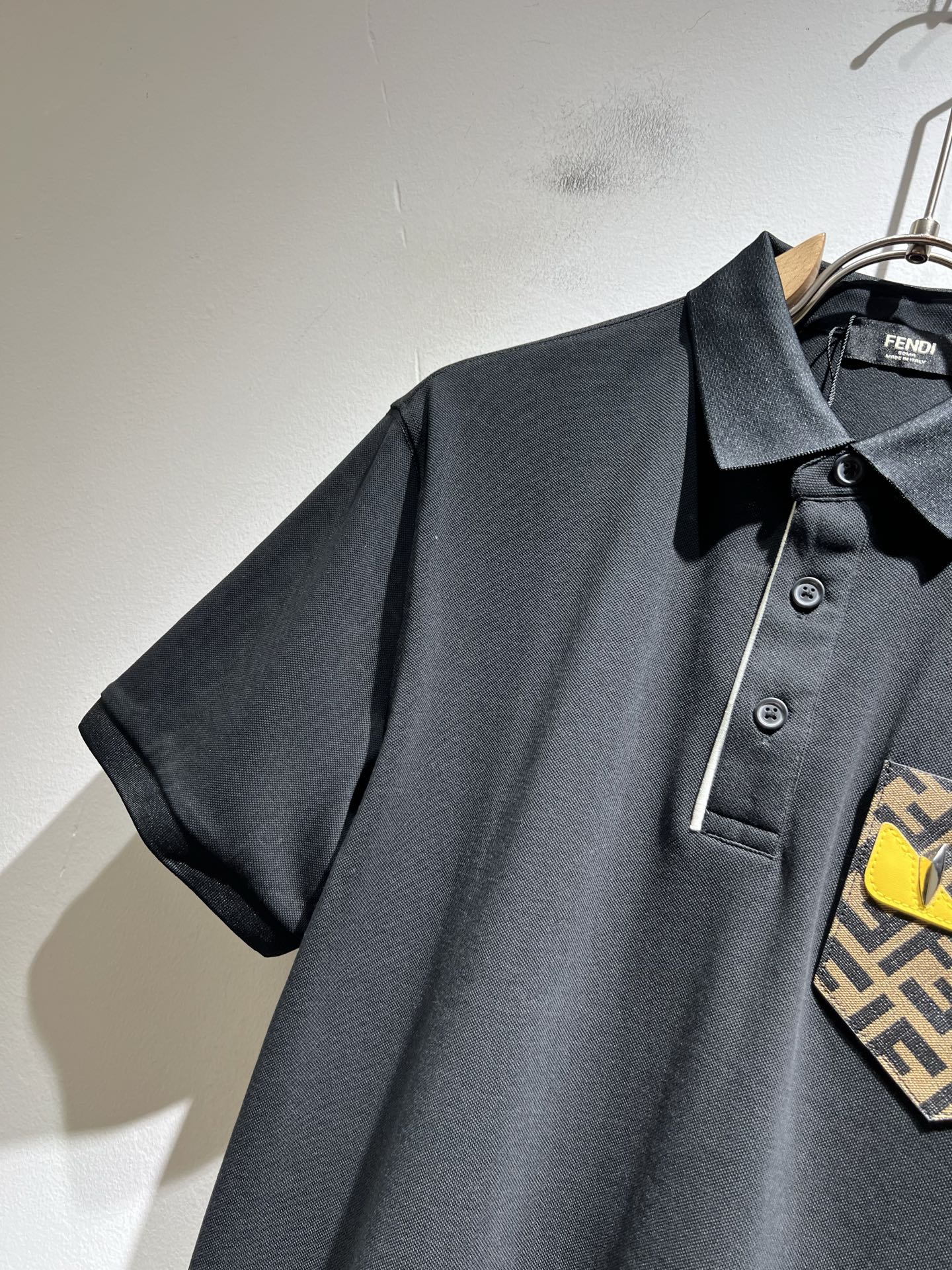 FEN 芬*迪2025春夏新款短袖Polo衫！净版百搭不限制年龄，胸前logo图案压胶工艺设计！无论你是