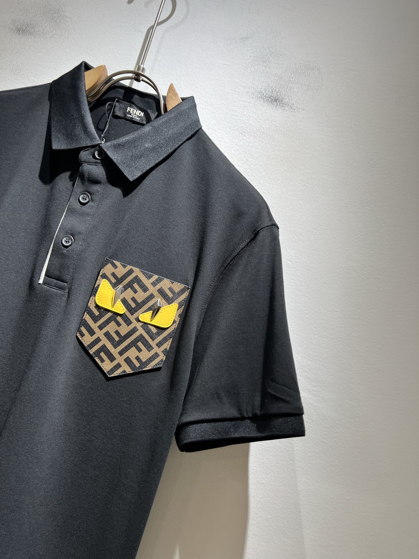 FEN 芬*迪2025春夏新款短袖Polo衫！净版百搭不限制年龄，胸前logo图案压胶工艺设计！无论你是