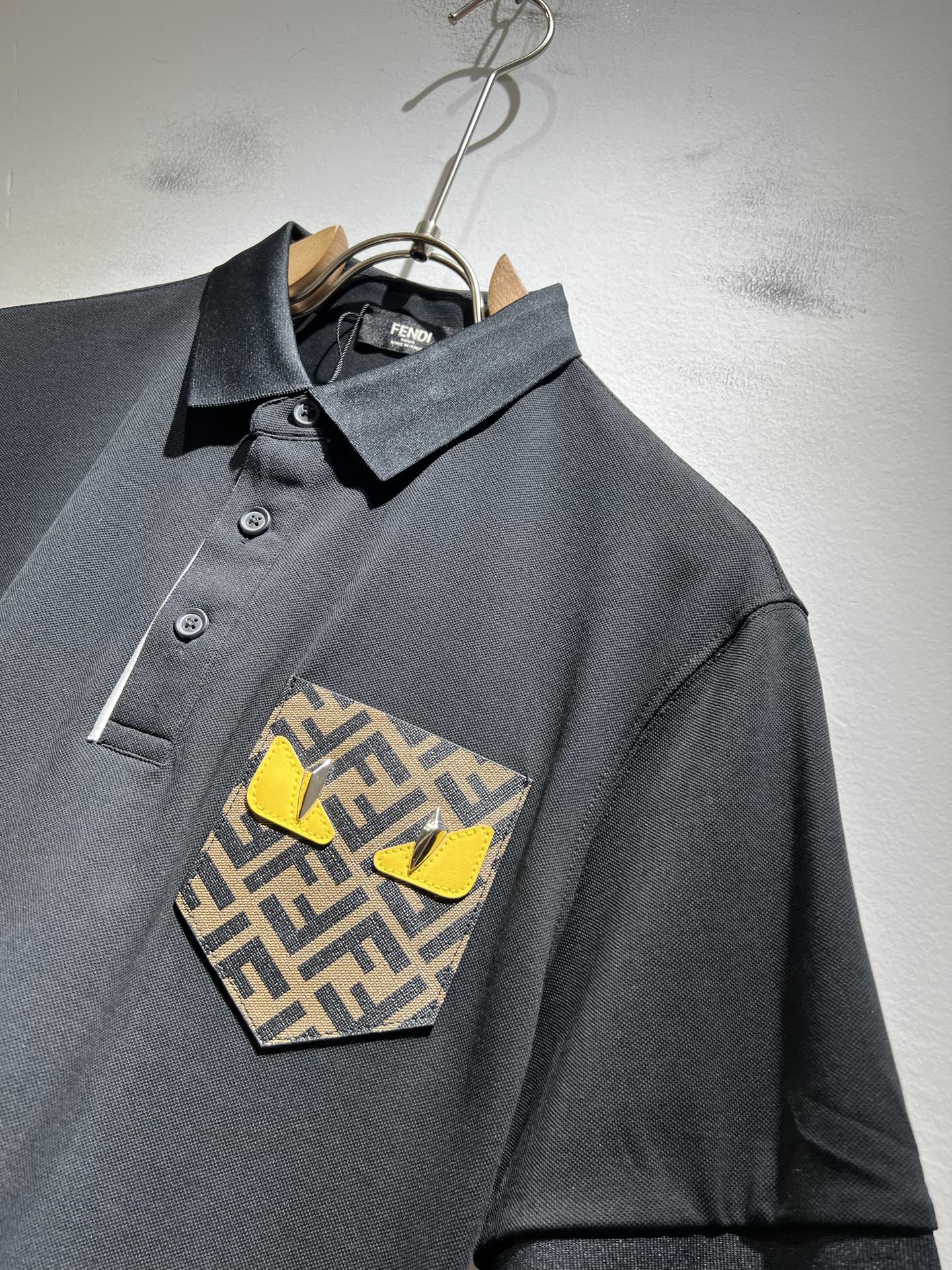 FEN 芬*迪2025春夏新款短袖Polo衫！净版百搭不限制年龄，胸前logo图案压胶工艺设计！无论你是