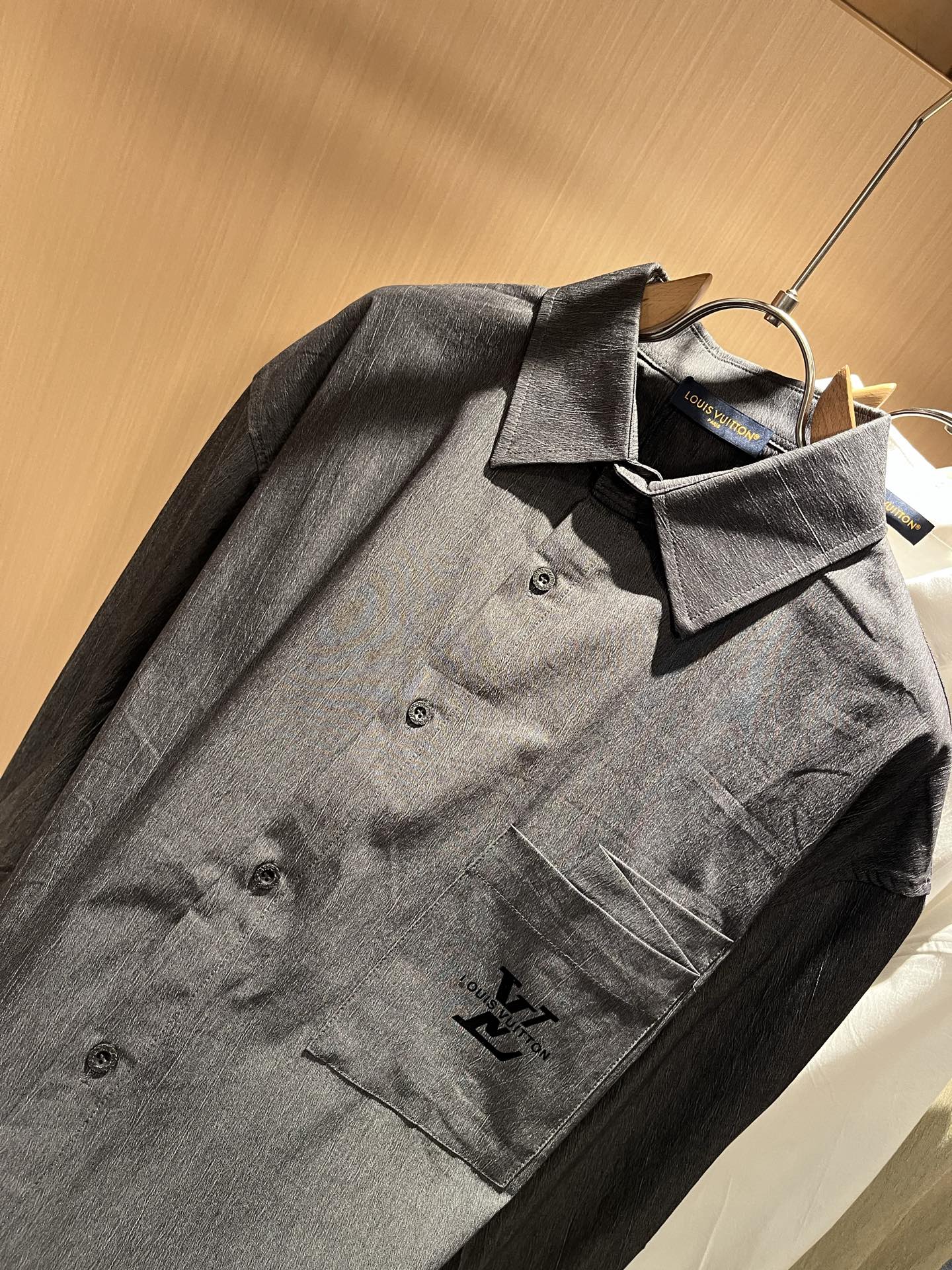 Louis Vuit*on 路易*登 2025秋季新款轻奢男女同款👫衬衣，路易家族的新高端，细节品质永远