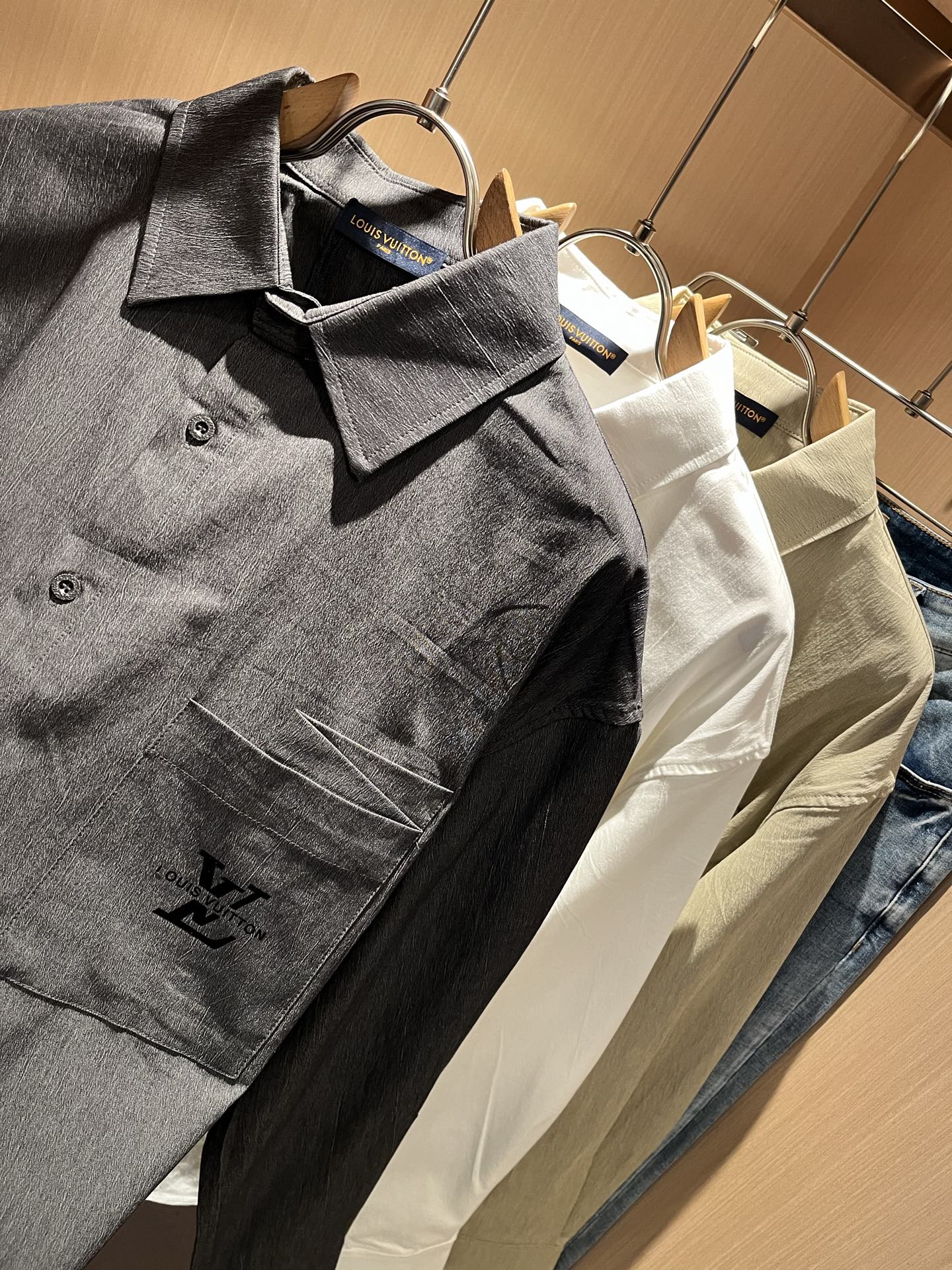 Louis Vuit*on 路易*登 2025秋季新款轻奢男女同款👫衬衣，路易家族的新高端，细节品质永远