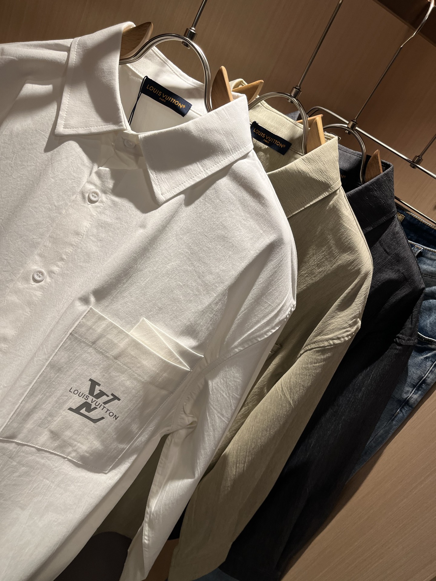 Louis Vuit*on 路易*登 2025秋季新款轻奢男女同款👫衬衣，路易家族的新高端，细节品质永远