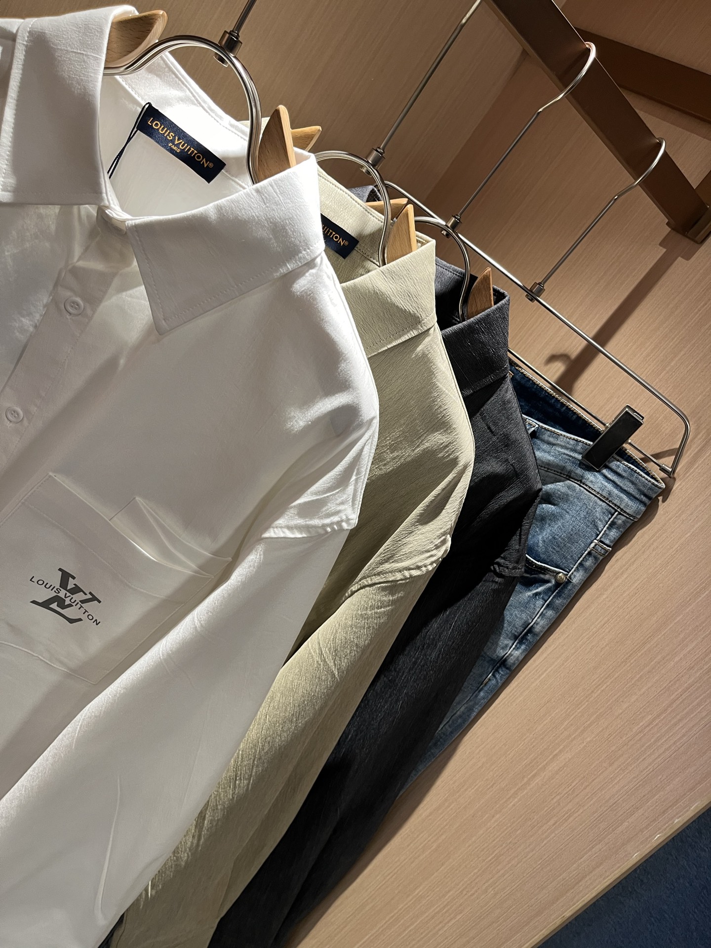 Louis Vuit*on 路易*登 2025秋季新款轻奢男女同款👫衬衣，路易家族的新高端，细节品质永远