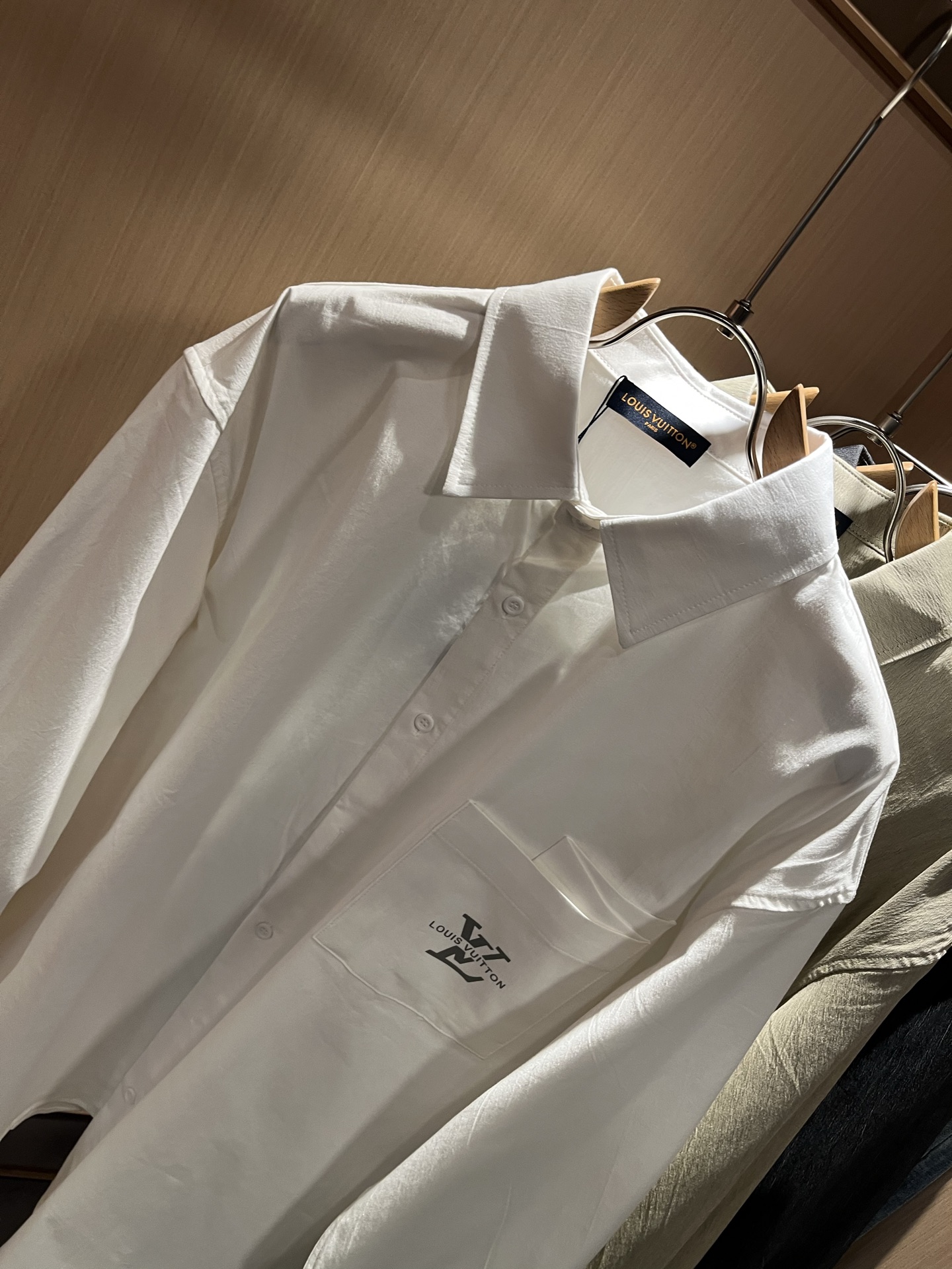 Louis Vuit*on 路易*登 2025秋季新款轻奢男女同款👫衬衣，路易家族的新高端，细节品质永远