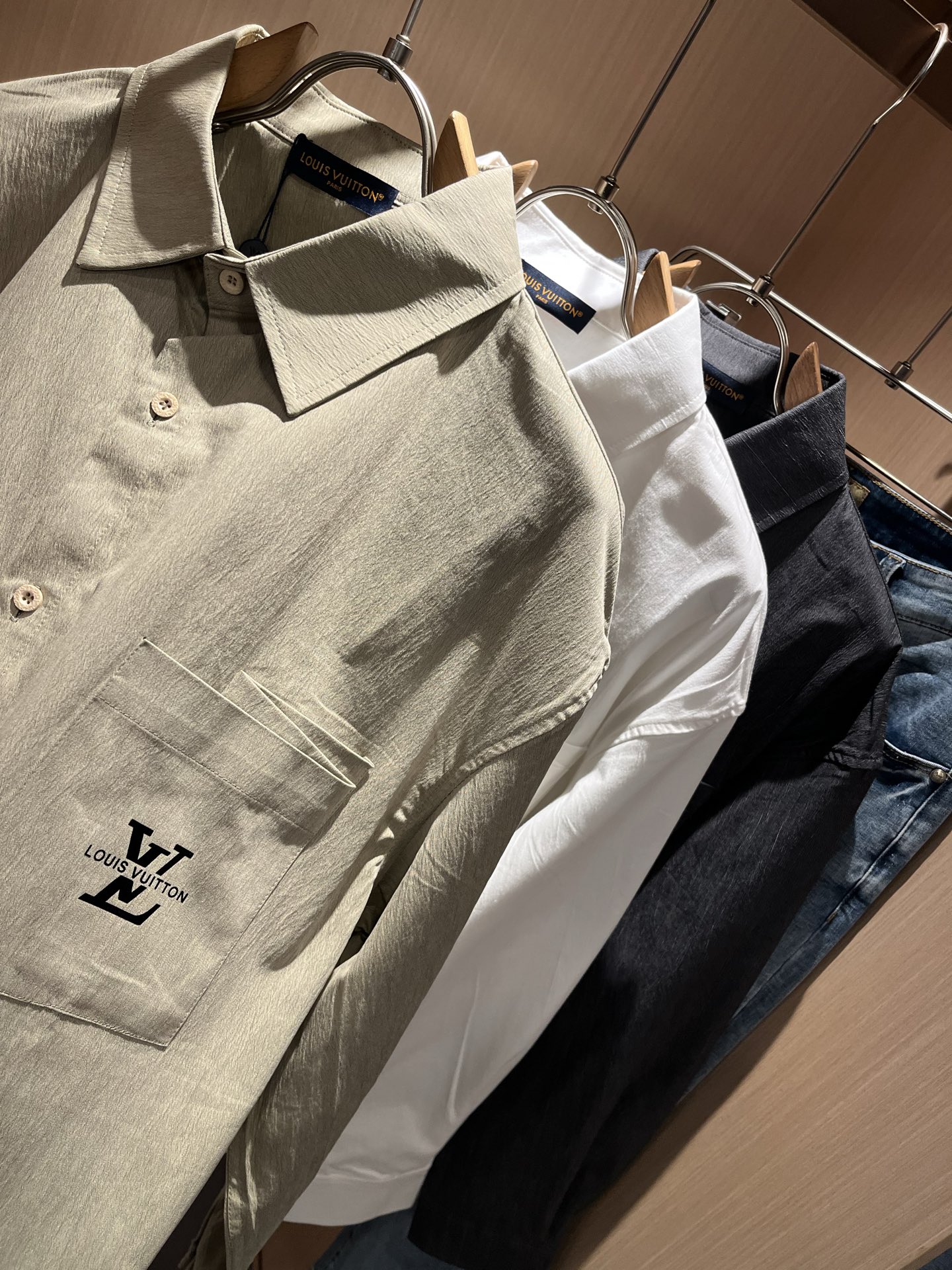 Louis Vuit*on 路易*登 2025秋季新款轻奢男女同款👫衬衣，路易家族的新高端，细节品质永远