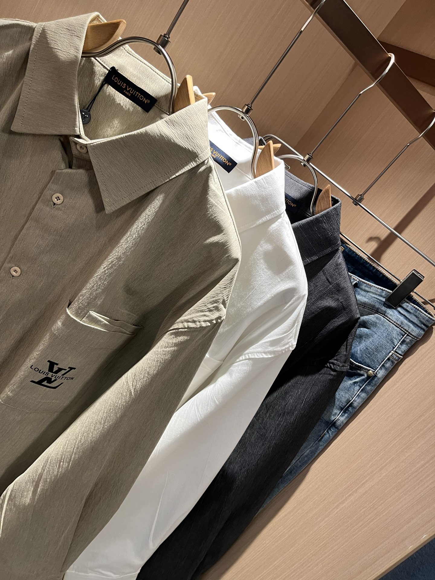 Louis Vuit*on 路易*登 2025秋季新款轻奢男女同款👫衬衣，路易家族的新高端，细节品质永远