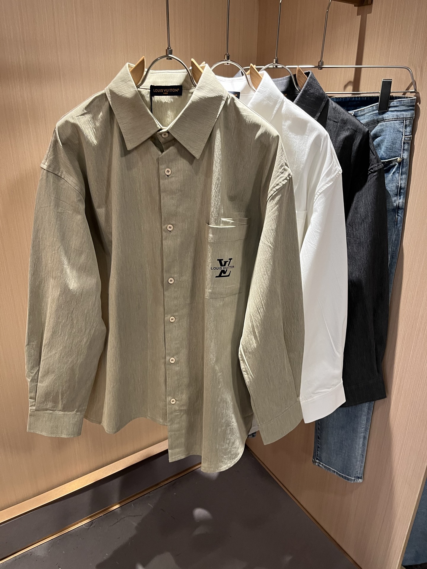 Louis Vuit*on 路易*登 2025秋季新款轻奢男女同款👫衬衣，路易家族的新高端，细节品质永远