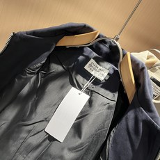 马吉拉 maison margiel 2025秋冬新款男女同款👫休闲夹克外套,专柜同步发售!定制专属面料 马吉拉 maison margiel 2025秋冬新款男女同款👫休闲夹克外套,专柜同步发售!定制专属面料