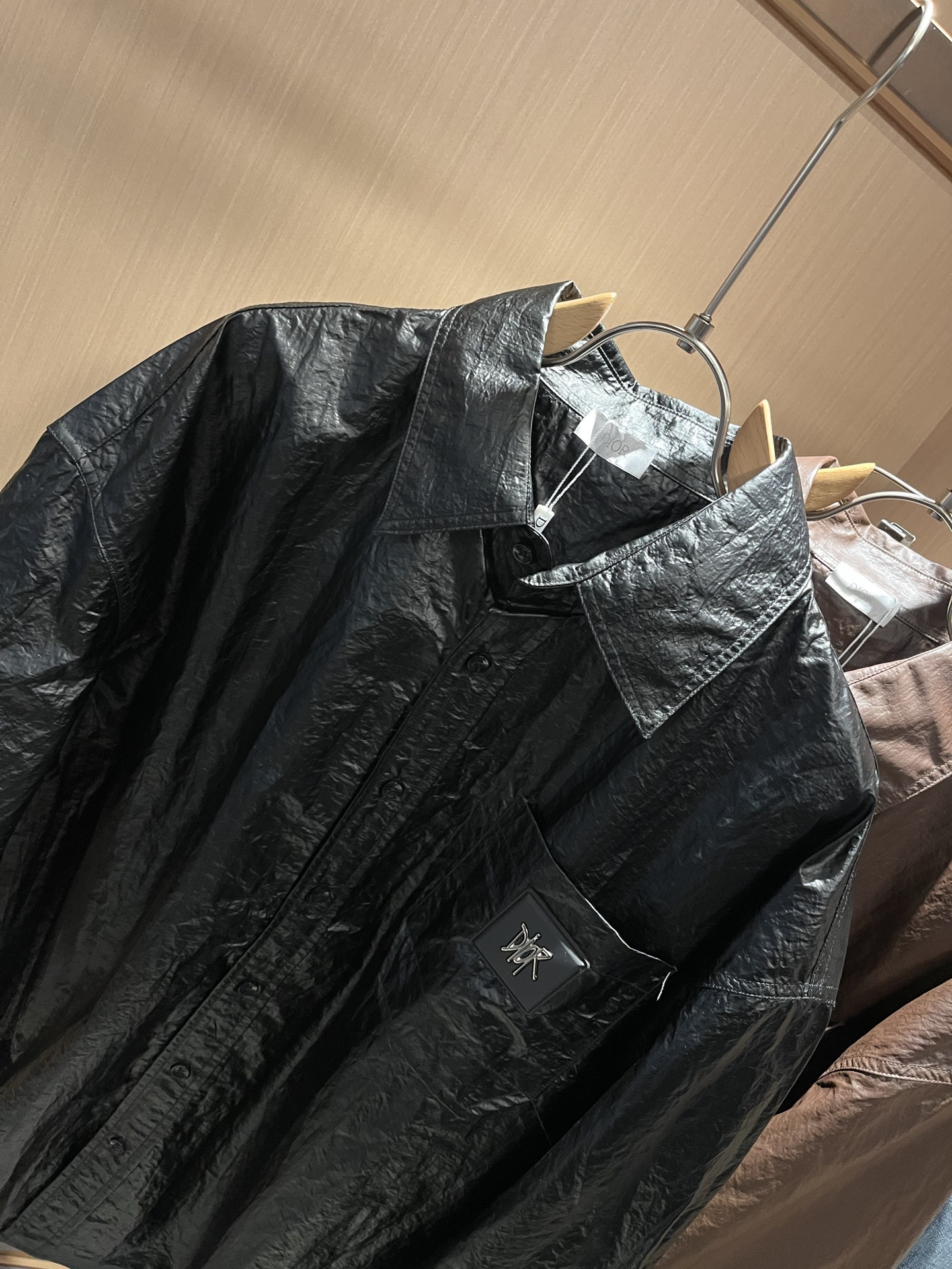 Dior 迪奥2025秋季新款男女同款👫衬衣，品牌最新设计元素！既不单调也不复杂,恰到好处的展现品味！客