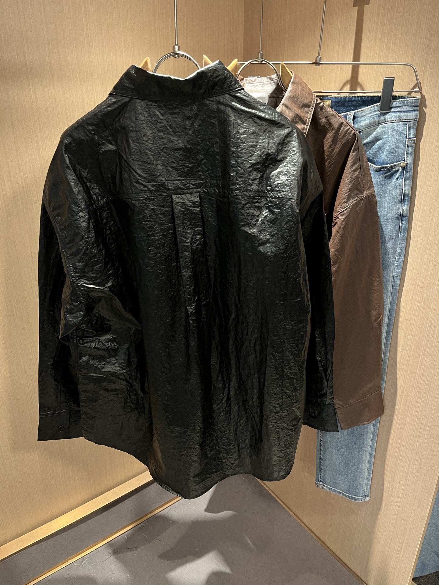 Dior 迪奥2025秋季新款男女同款👫衬衣，品牌最新设计元素！既不单调也不复杂,恰到好处的展现品味！客