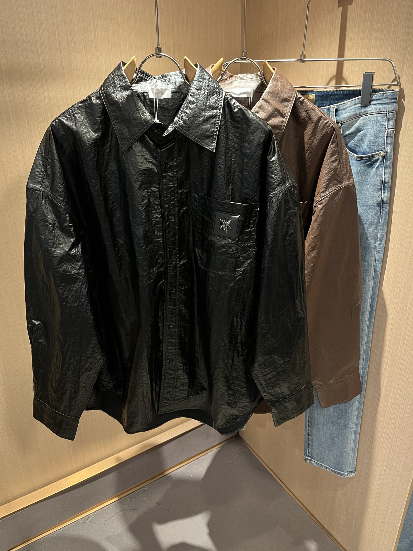 Dior 迪奥2025秋季新款男女同款👫衬衣，品牌最新设计元素！既不单调也不复杂,恰到好处的展现品味！客